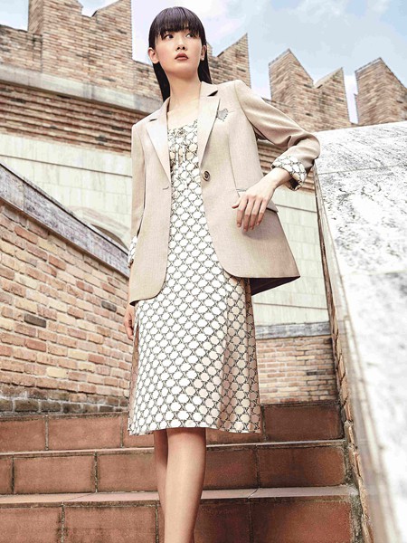杭州品牌凡恩2022秋品牌女裝折扣尾貨貨源走份批發(fā)
