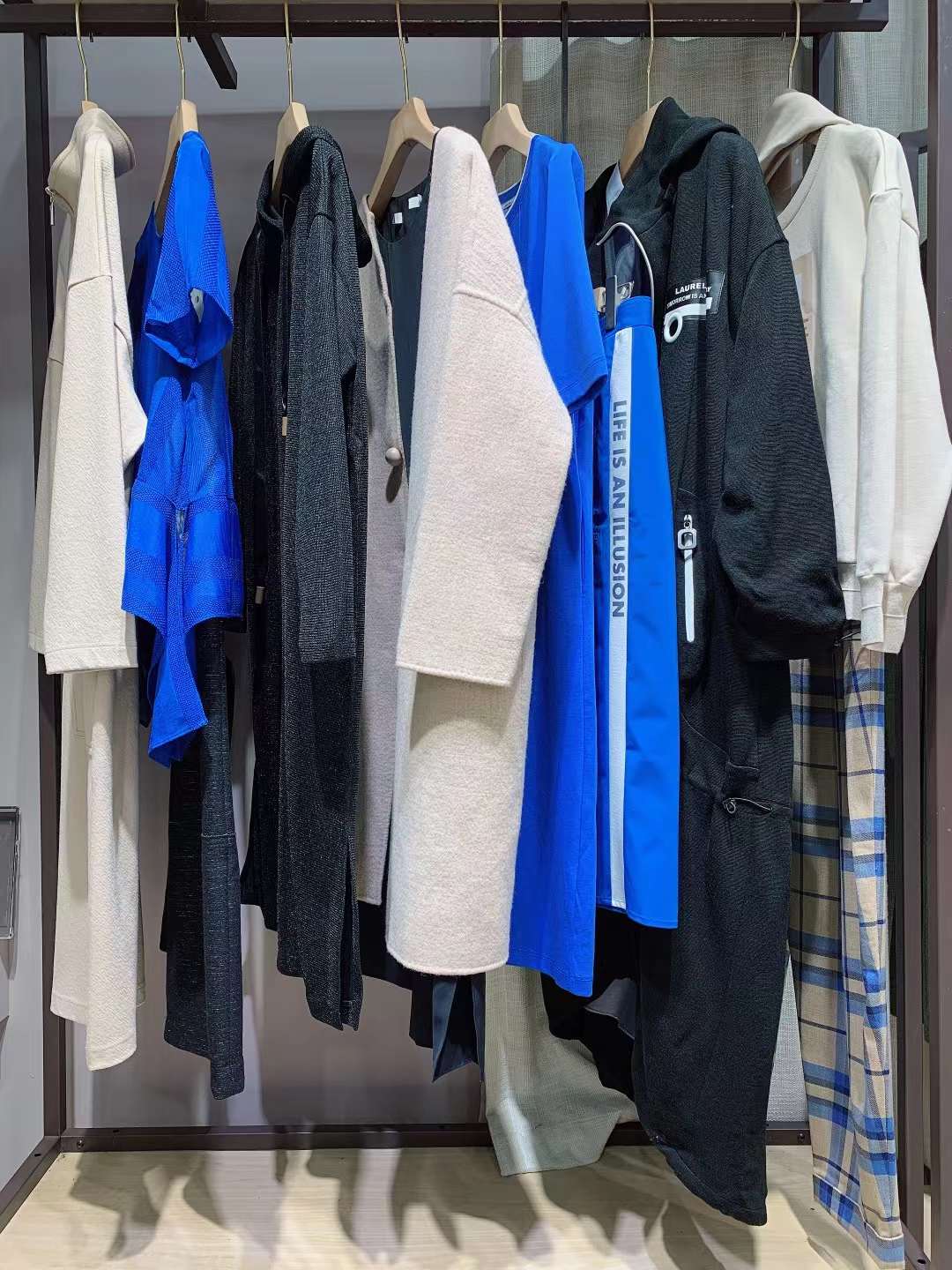 杭州知 名品牌瑪塞莉2022四季款品牌女裝折扣批發(fā)供應(yīng)市場