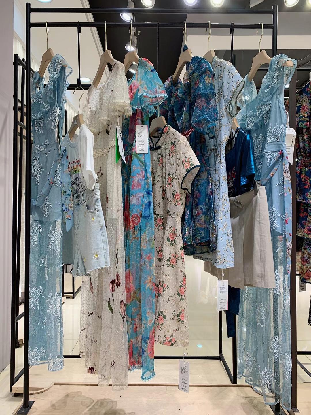 知 名品牌馬克華菲2022夏精 品折扣女裝尾貨貨源批發(fā)