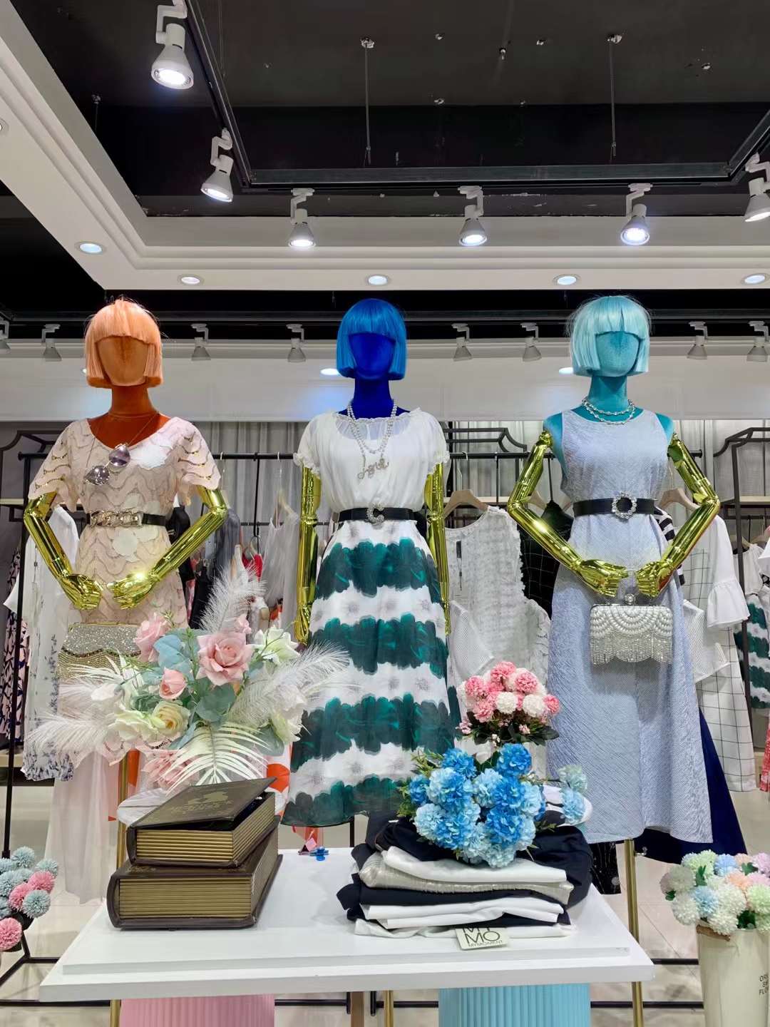 高 檔原創(chuàng)設計師品牌朗黛國際2022折扣女裝批發(fā)尾貨供應商