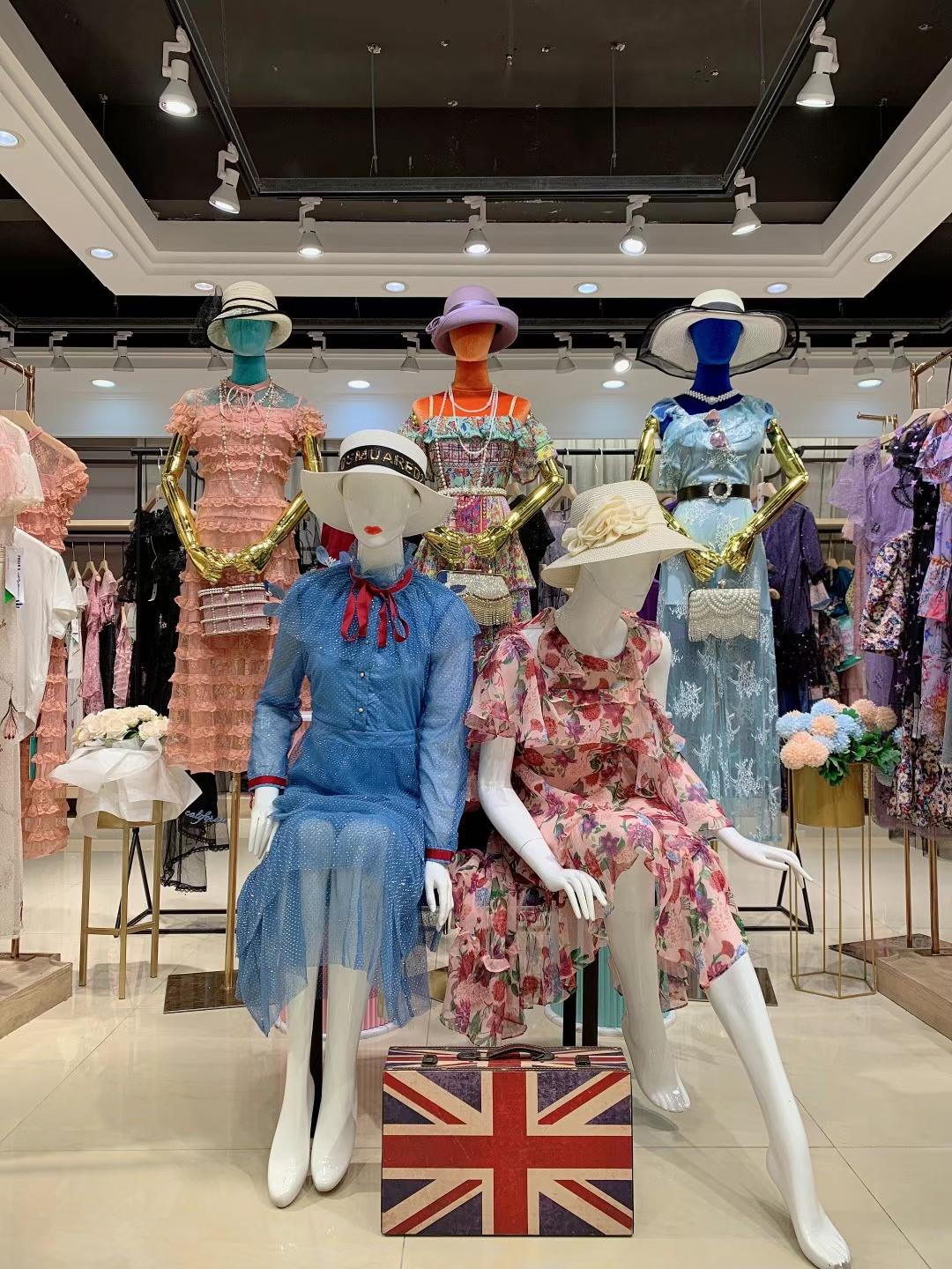 知 名品牌馬克華菲2022夏精 品折扣女裝尾貨貨源批發(fā)