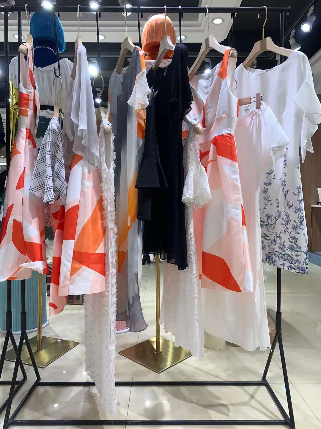 高 檔原創(chuàng)設計師品牌朗黛國際2022折扣女裝批發(fā)尾貨供應商