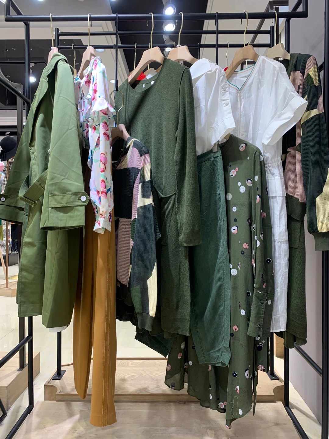 【播Broadca st】22秋撤柜品牌女裝直播貨源平臺(tái)批發(fā) 22秋裝女裝折扣批發(fā)