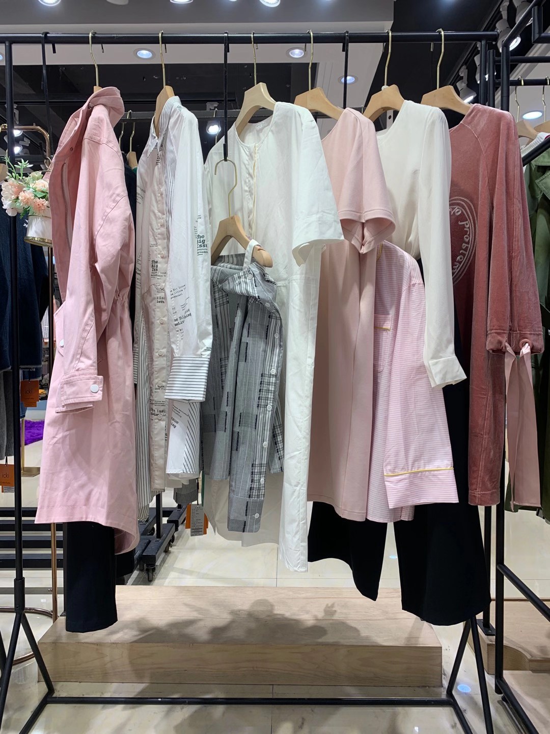 【播Broadca st】22秋撤柜品牌女裝直播貨源平臺(tái)批發(fā) 22秋裝女裝折扣批發(fā)