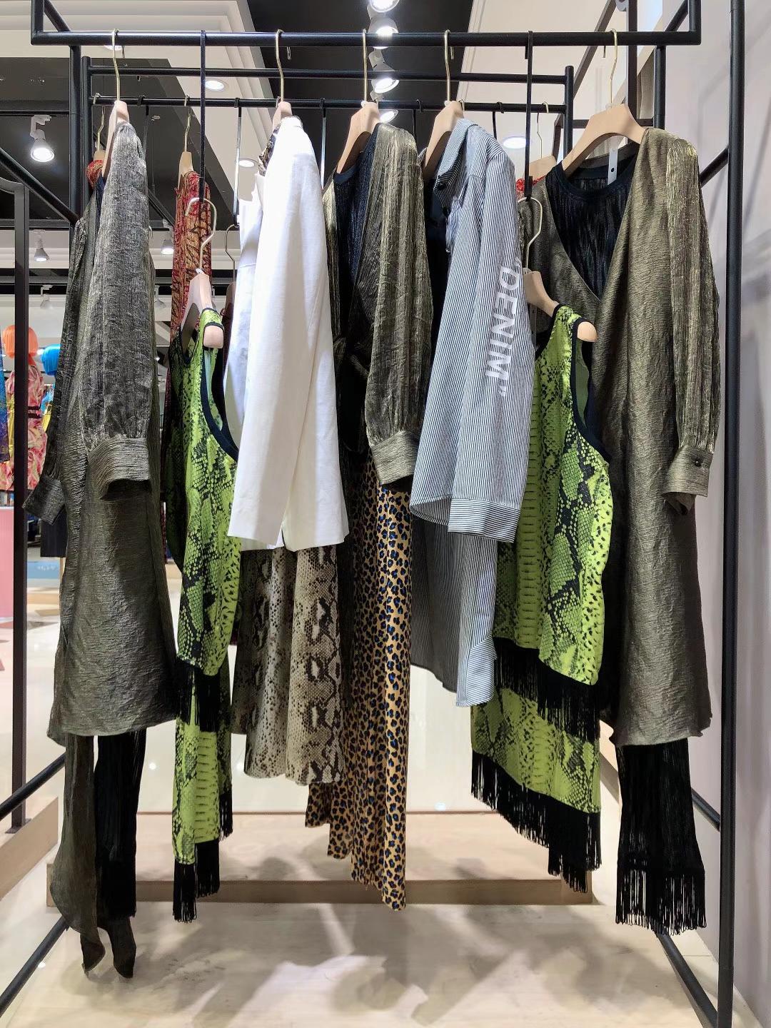 一二線品牌蔡伊文2022夏大碼女裝折扣尾貨貨源批發(fā)  女裝尾貨批發(fā)基地