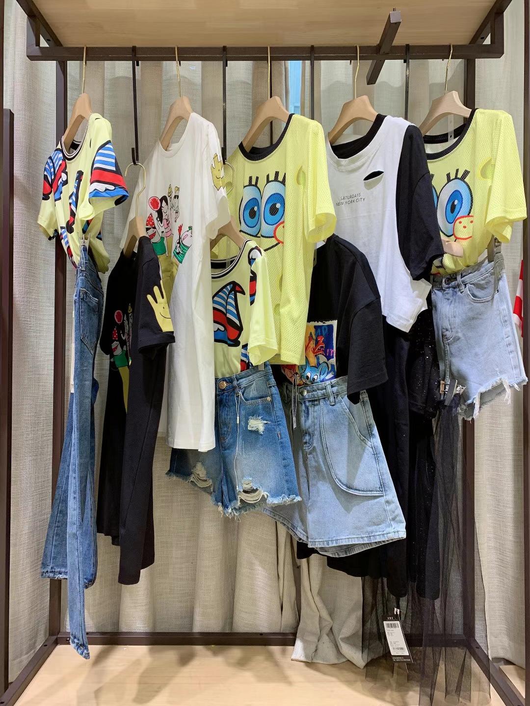 國內(nèi)知 名品牌瑪瑪綈2022夏剪標女裝折扣尾貨批發(fā)渠道