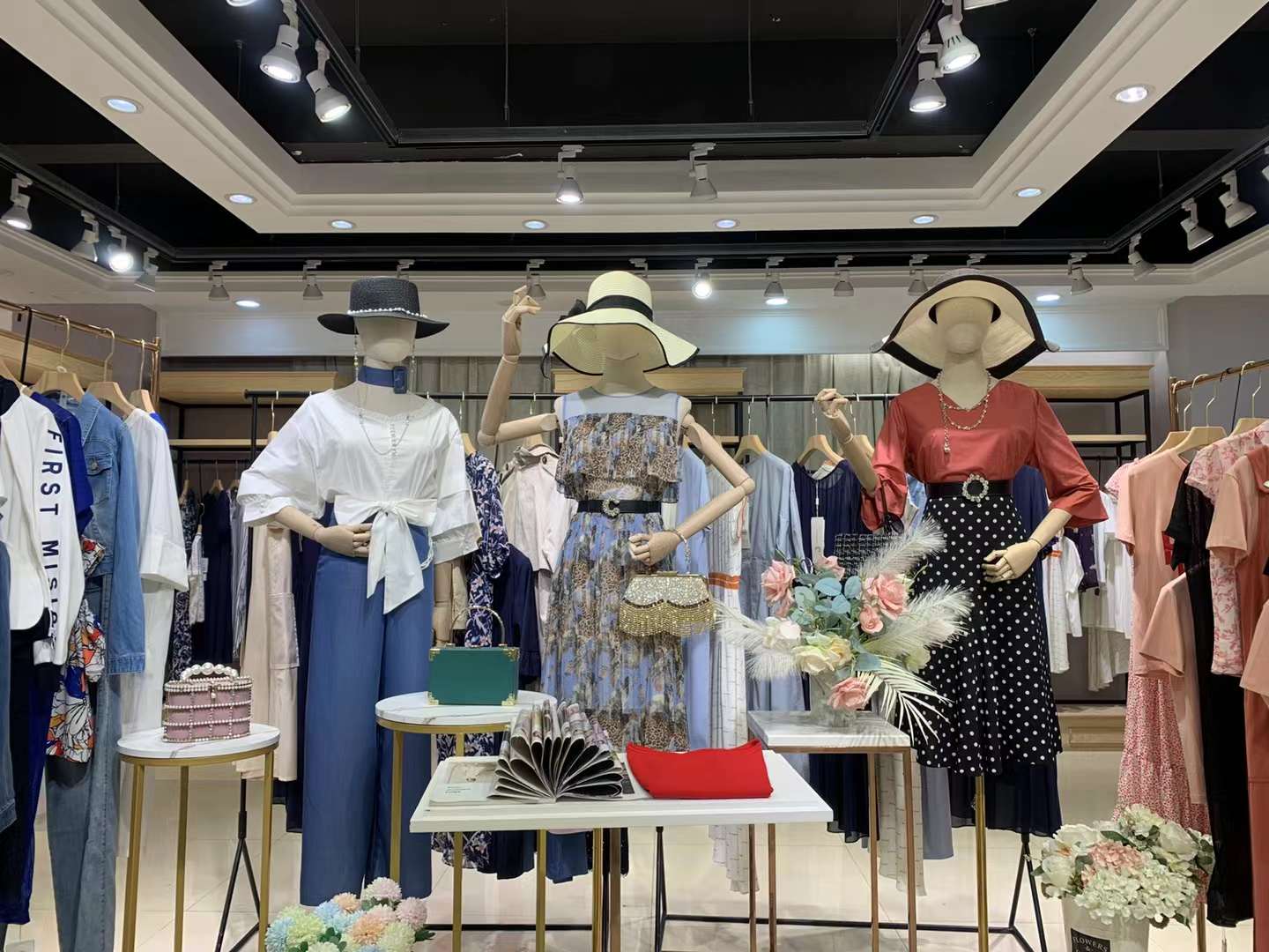 深圳品牌茉詩可可22品牌折扣店撤柜正 品女裝尾貨批發(fā)貨源 高 檔女裝打包走份撤柜