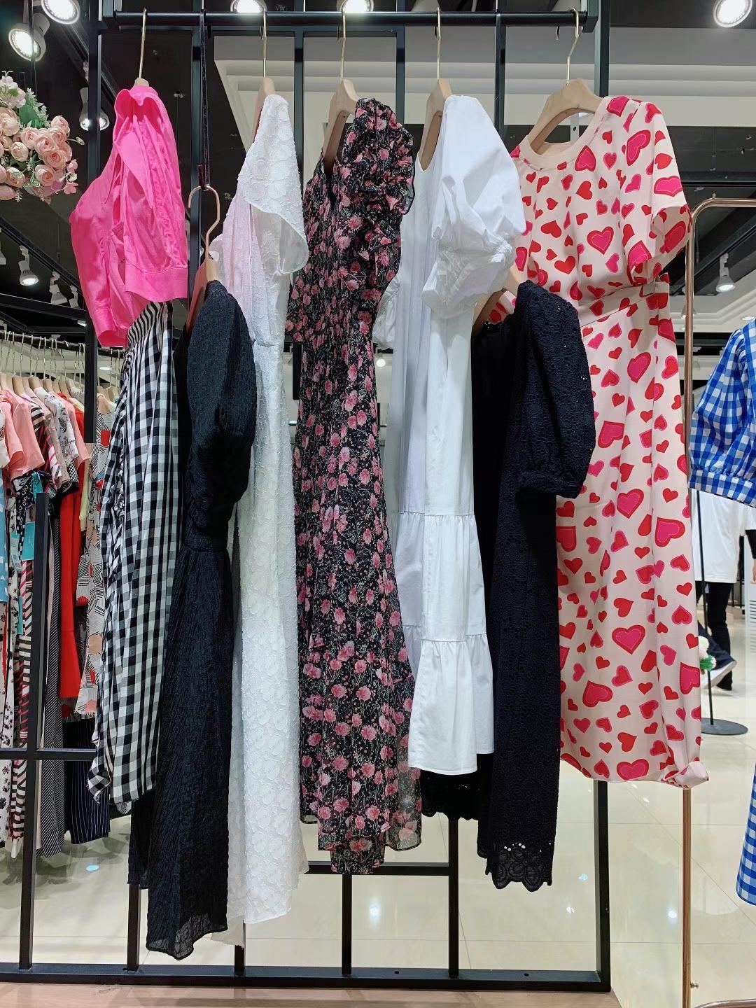 法國(guó)輕奢商務(wù)休閑女裝艾蜜雪2022品牌女裝折扣庫(kù)存尾貨批發(fā)