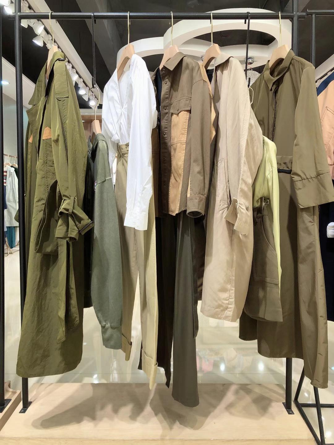 電商直播批發(fā)品牌服裝未知未覺(jué)22品牌折扣店專柜清倉(cāng)貨源折扣走份批發(fā)