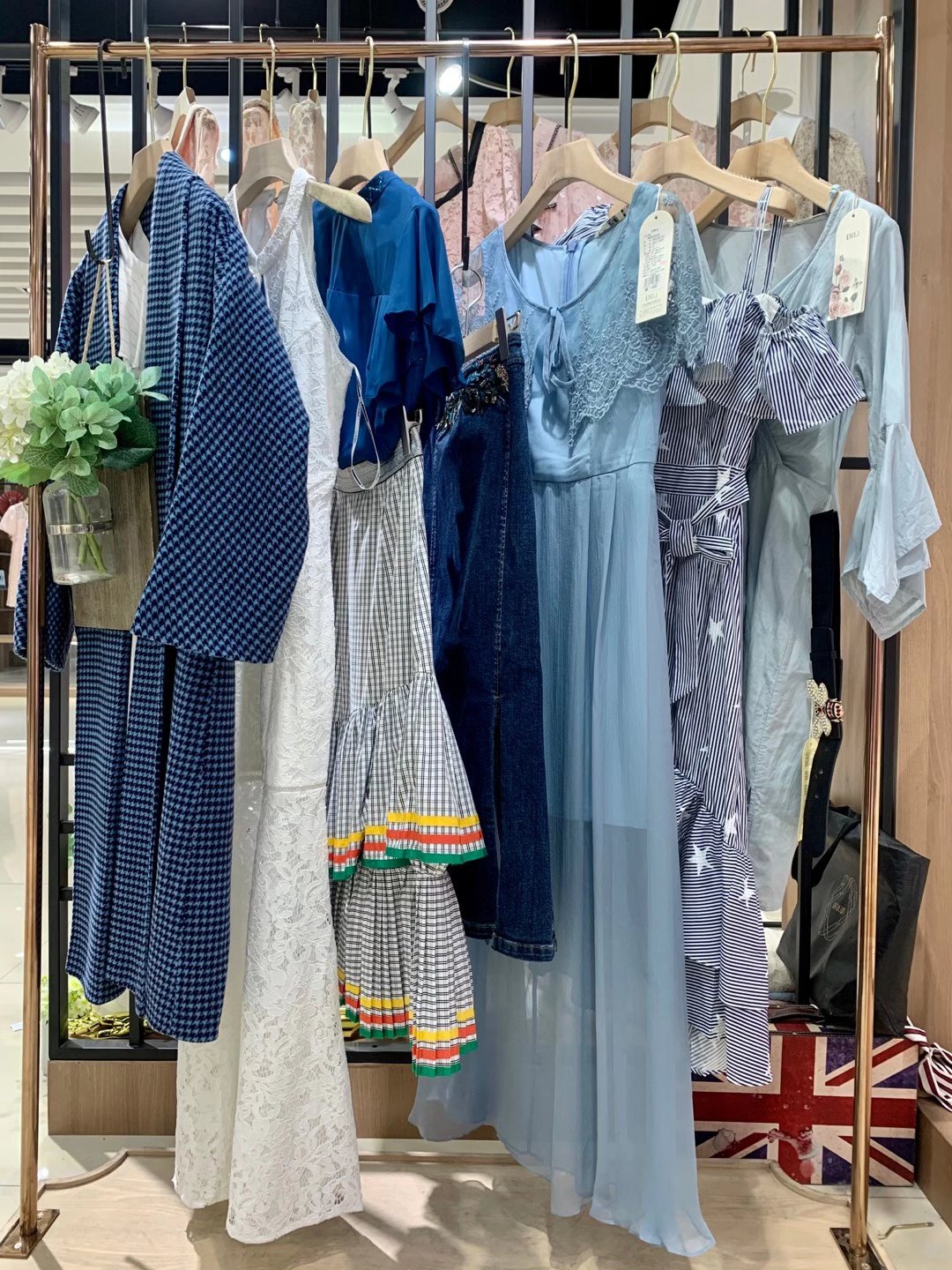 專柜下架品牌迪驪2022四季品牌折扣女裝尾貨一手貨源批發(fā)市場(chǎng)