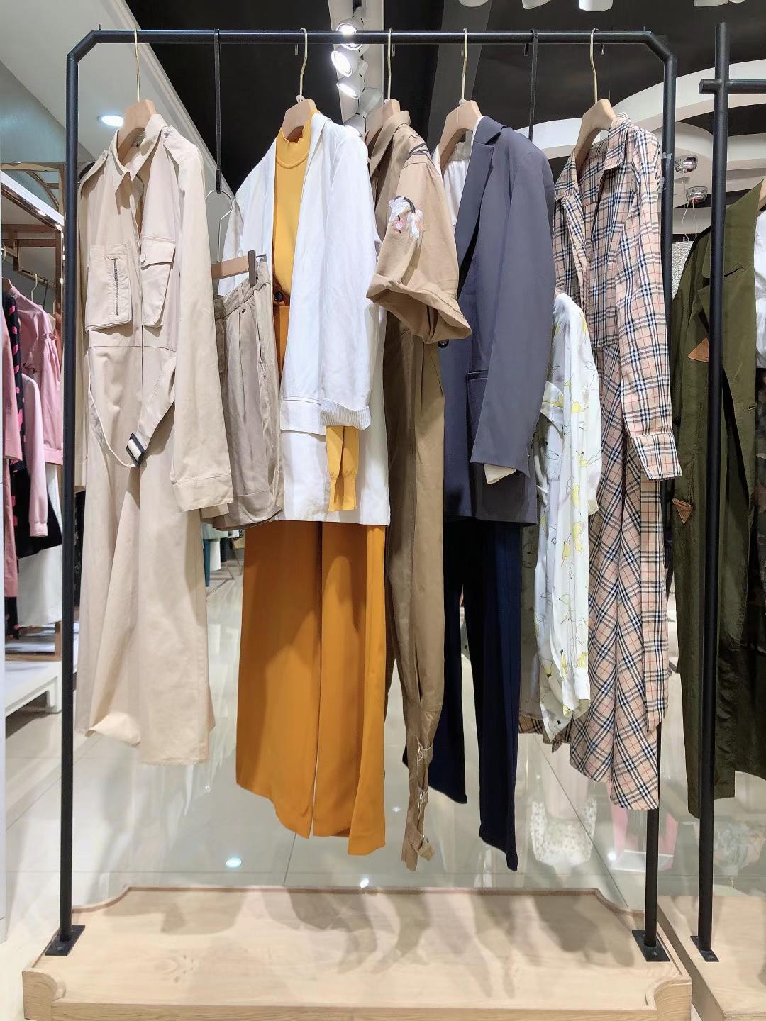 電商直播批發(fā)品牌服裝未知未覺(jué)22品牌折扣店專柜清倉(cāng)貨源折扣走份批發(fā)