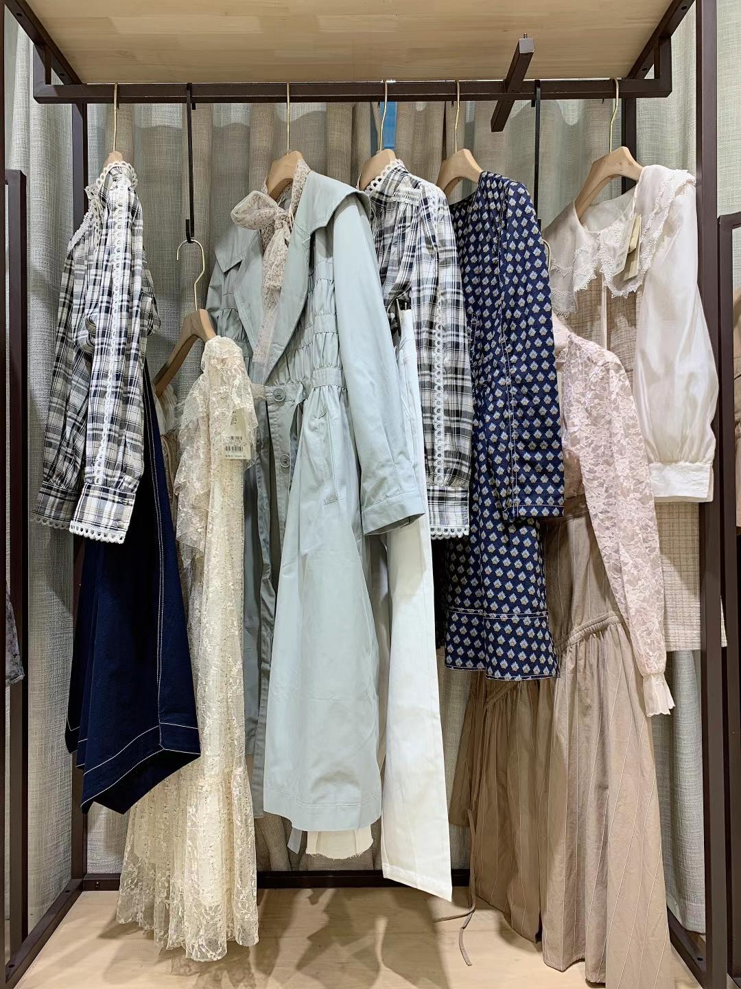 一 線時(shí)尚品牌女裝下柜尾芭依璐22品牌服裝折扣店專柜精 品女裝尾貨清倉(cāng)走份