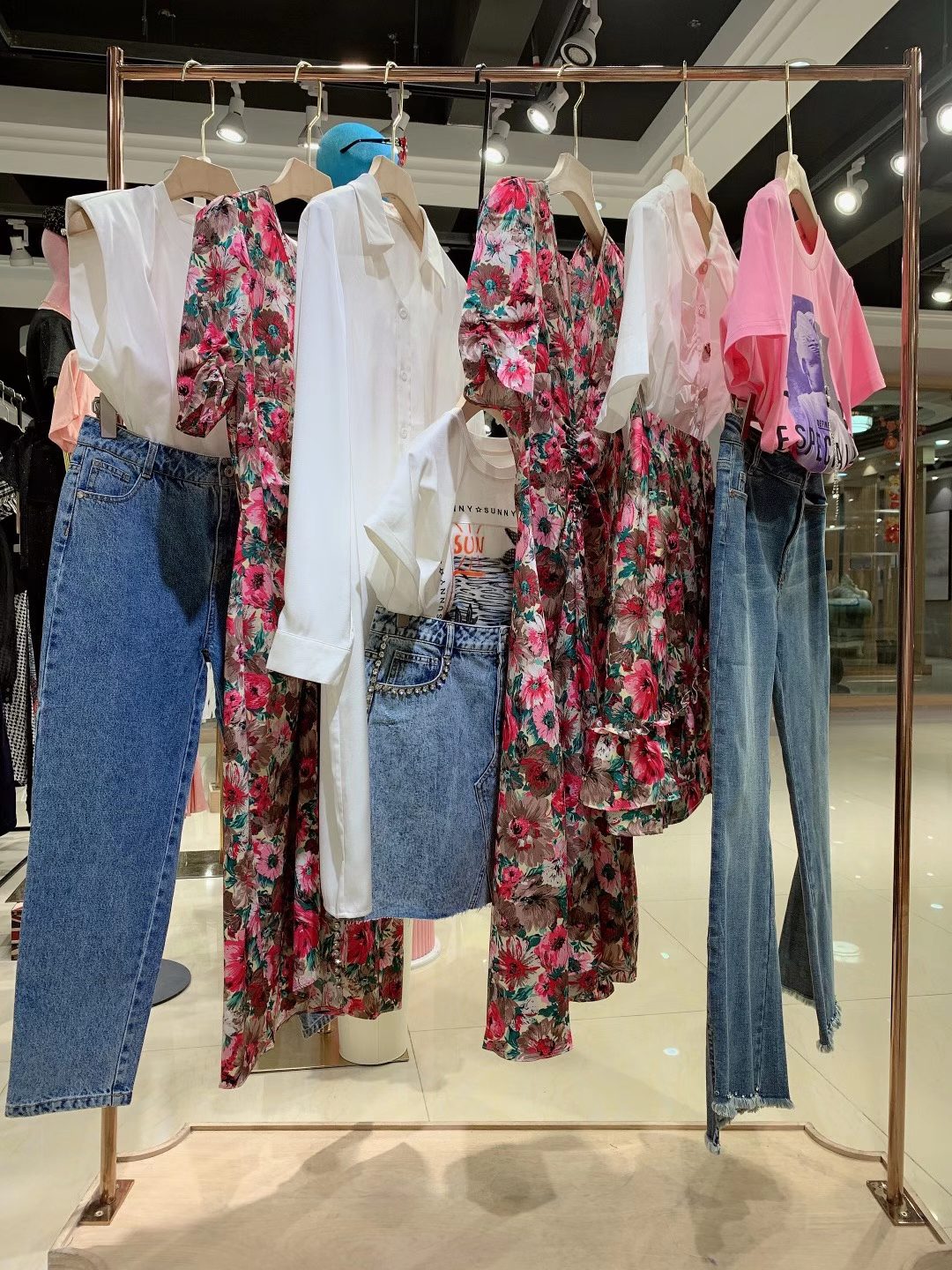 高端商務(wù)品牌馬婧22夏女裝折扣庫存尾貨一手貨源供應(yīng)鏈