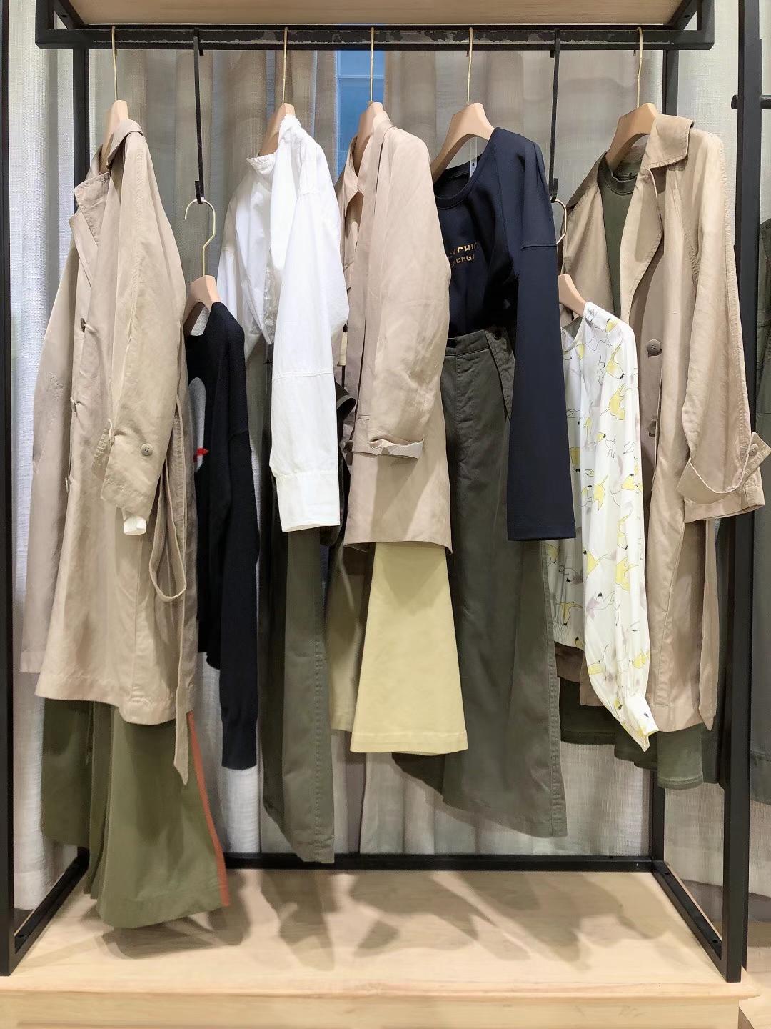時(shí)尚品牌未知未覺(jué)2022品牌女裝折扣實(shí)體進(jìn)貨渠道   女裝批發(fā)貨源尾貨清倉(cāng)
