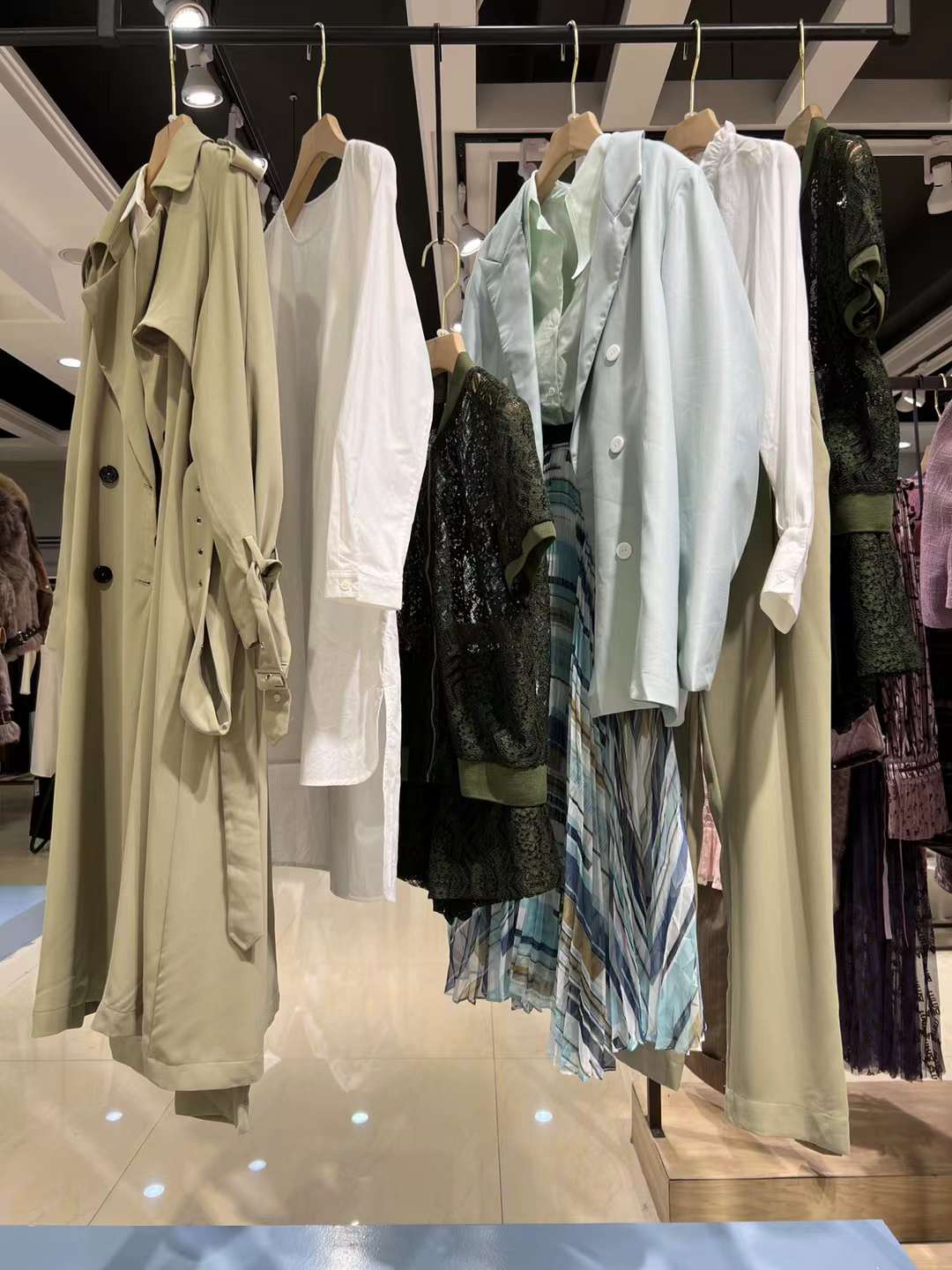 深圳高端 品牌圖拉2022秋精 品女裝折扣店實體+電商拿貨渠道