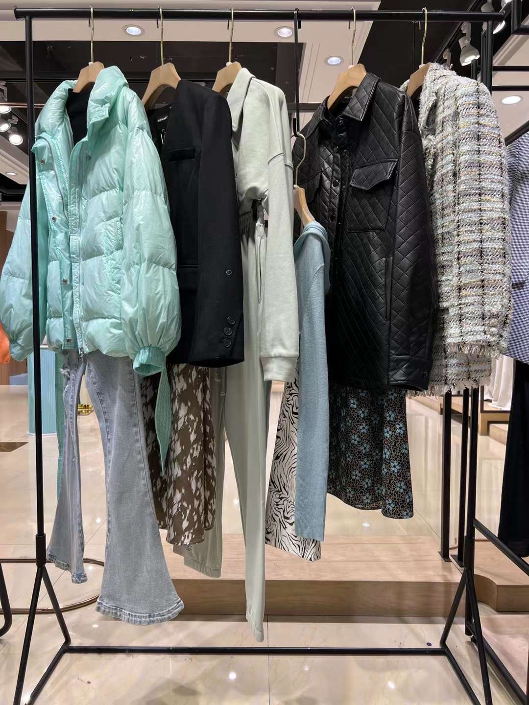 國(guó)內(nèi)大 牌品牌寶貝瑪麗2022秋品牌女裝折扣實(shí)體進(jìn)貨渠道批發(fā)