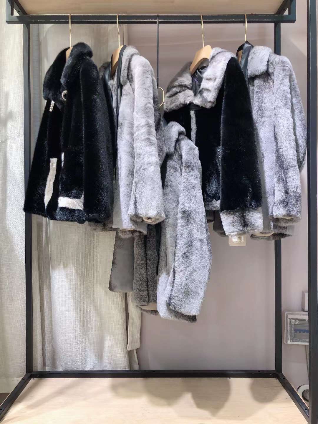 反季熱賣外套 知 名品牌銀蘭2022冬女裝折扣直播貨源供應(yīng)鏈
