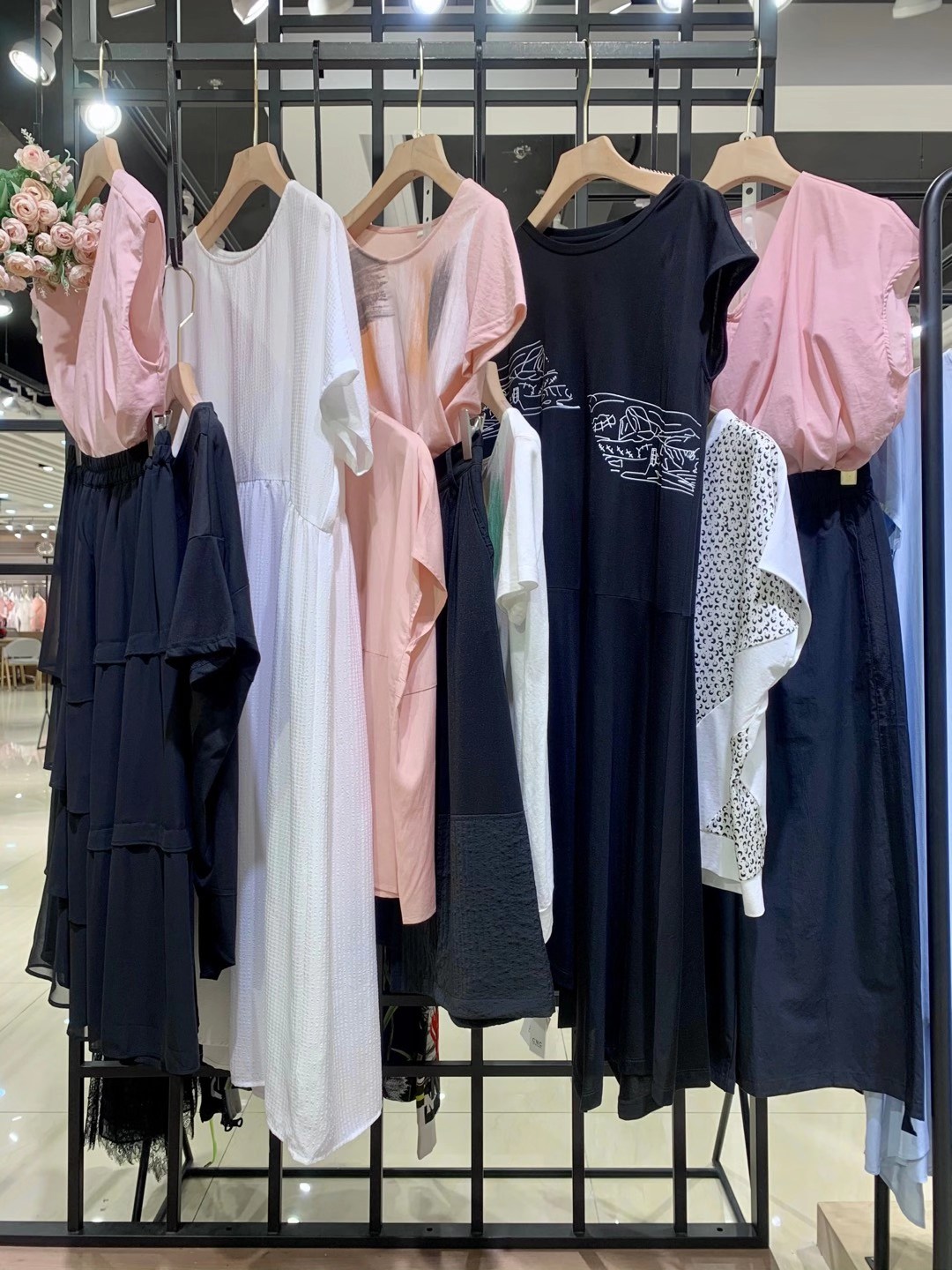 大 牌品牌述忘2022夏折扣女裝尾貨庫(kù)存一手貨源清倉(cāng)批發(fā)