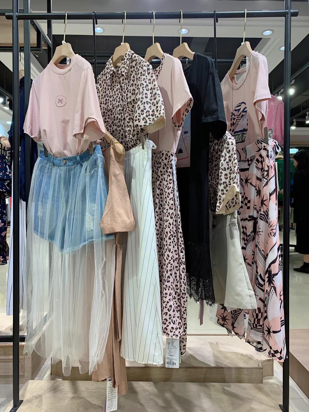 品牌 金粉名裳2022夏品牌女裝折扣尾貨庫(kù)存批發(fā)貨源