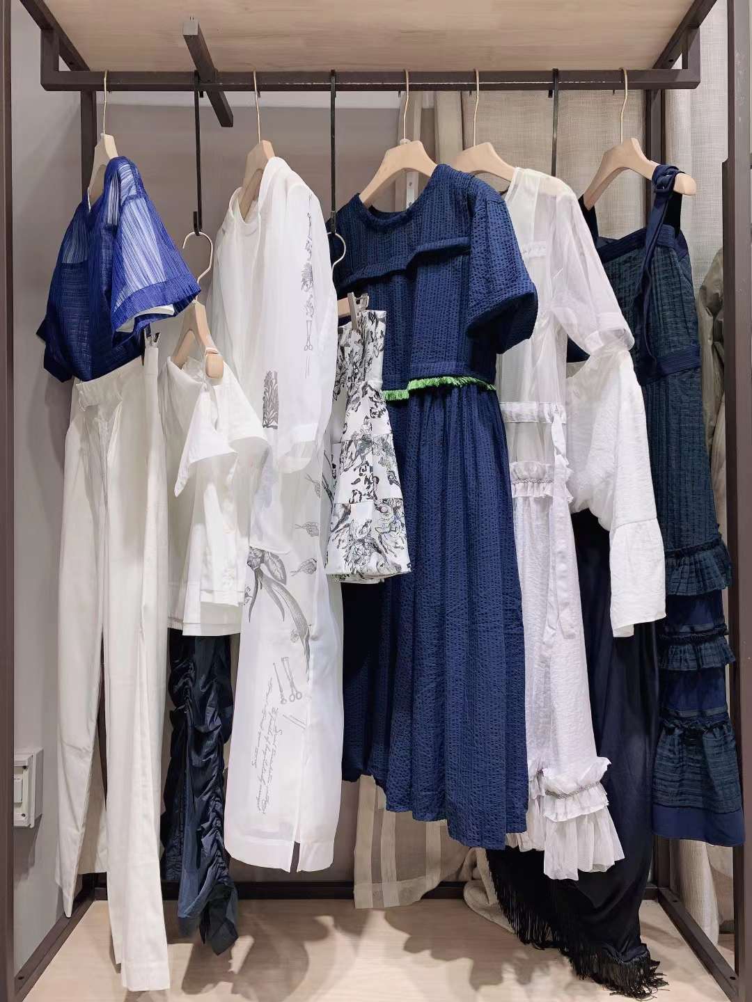 上海品牌 伊迪索2022品牌折扣女裝尾貨庫存一手貨源批發(fā)