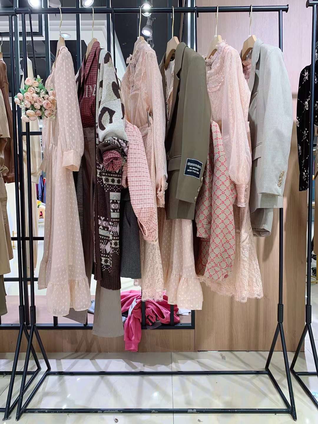 直播間實(shí)體熱賣貨源歐絲蒂雅文22秋香港商務(wù)輕奢大 牌剪標(biāo)女裝專柜下架庫(kù)存尾貨貨源