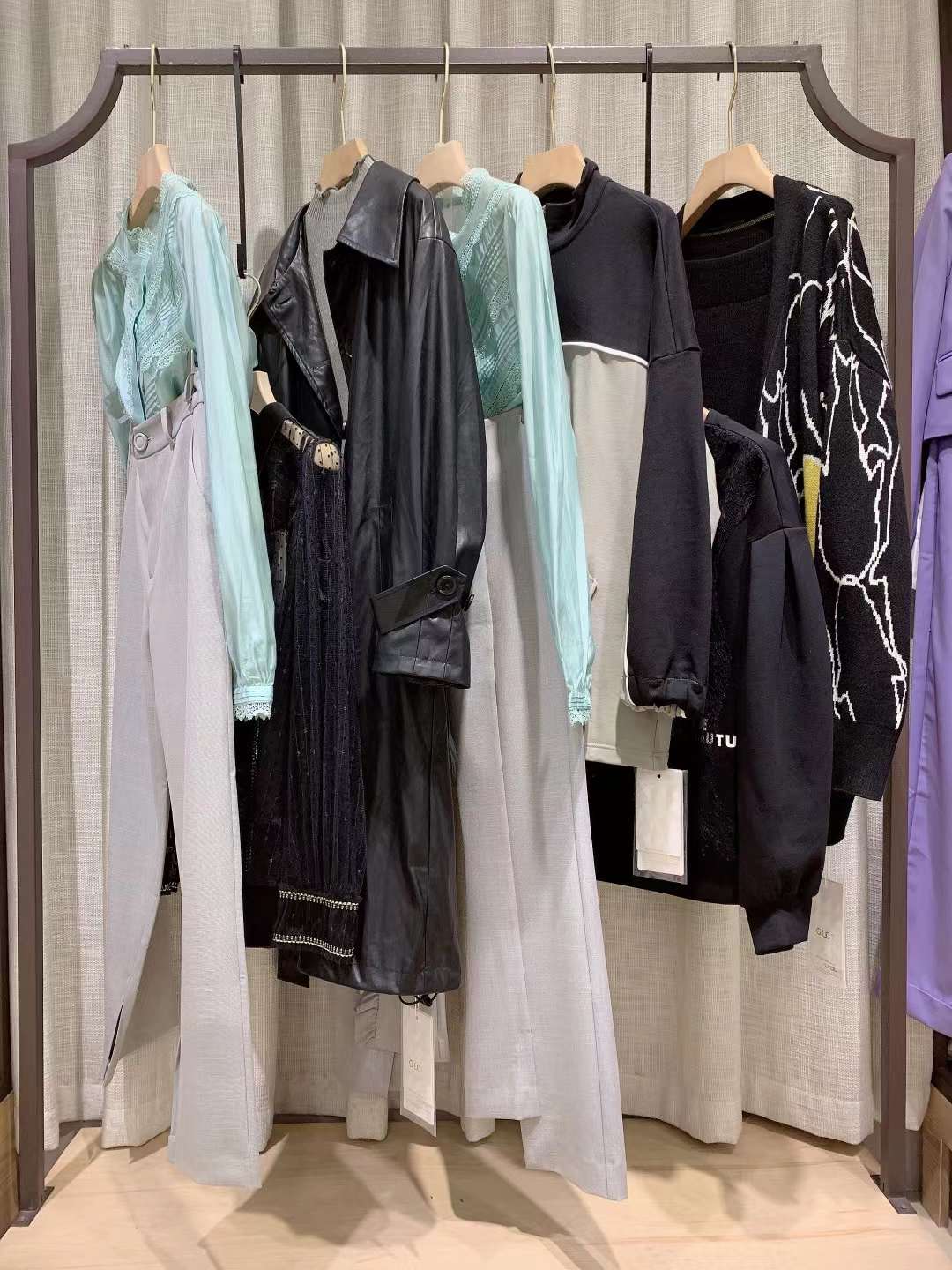 精 品女裝紀(jì)優(yōu)希2022品牌女裝折扣尾貨庫(kù)存一手貨源清倉(cāng)