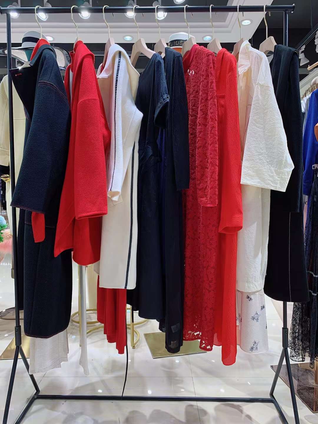 杭州知 名品牌 瑪塞莉2022四季款品牌女裝折扣尾貨批發(fā)供應(yīng)市場