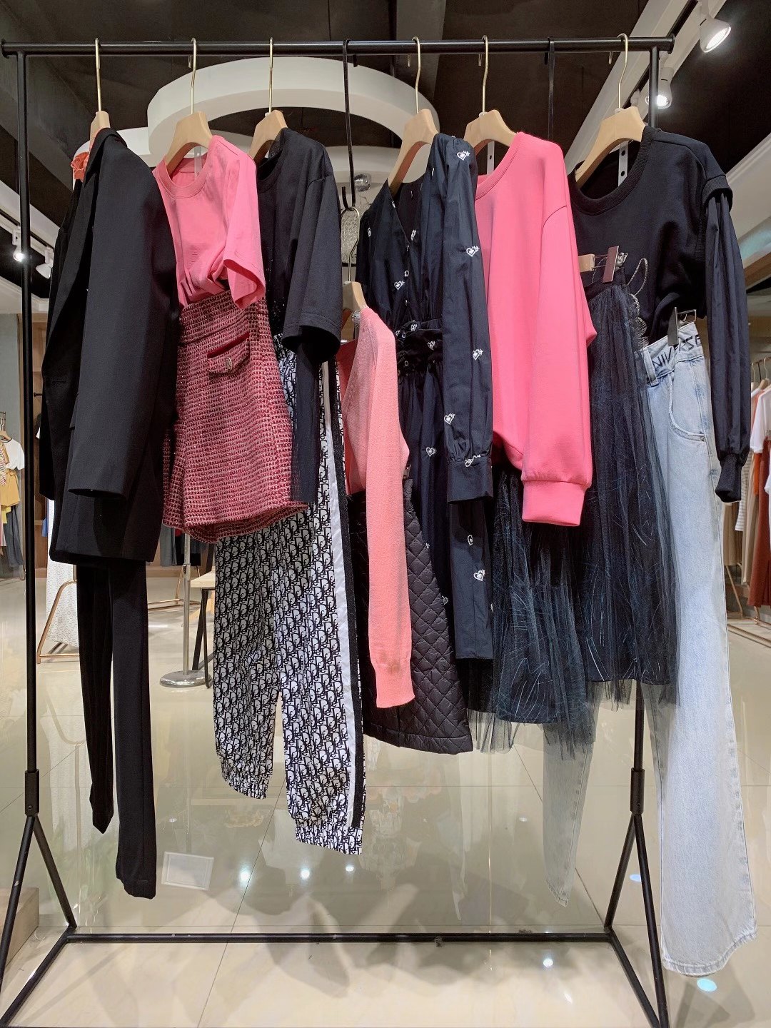 上海一二線品牌尤西子22秋品牌折扣女裝庫存尾貨清倉走份批發(fā)