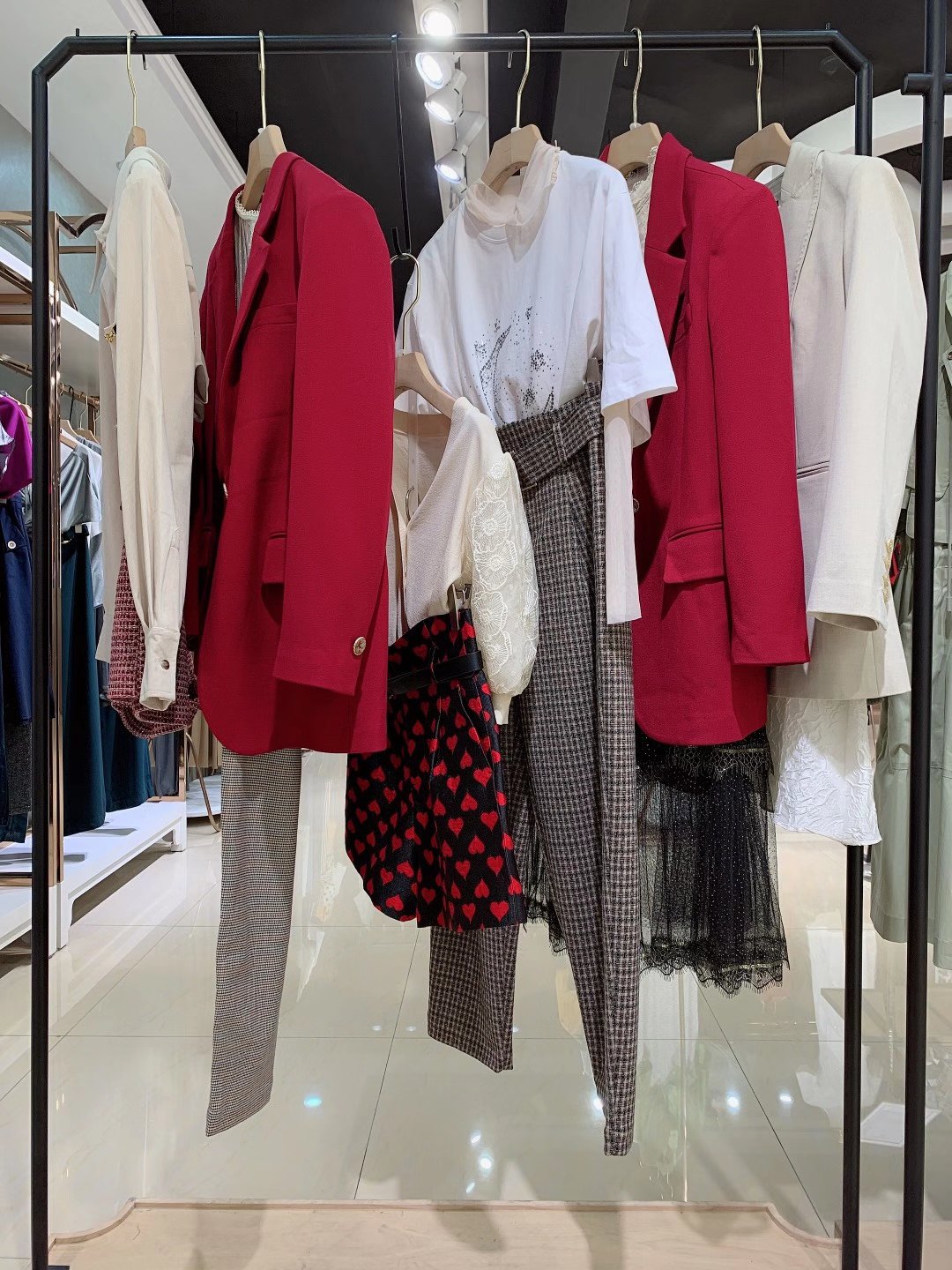 上海一二線品牌尤西子22秋品牌折扣女裝庫存尾貨清倉走份批發(fā)