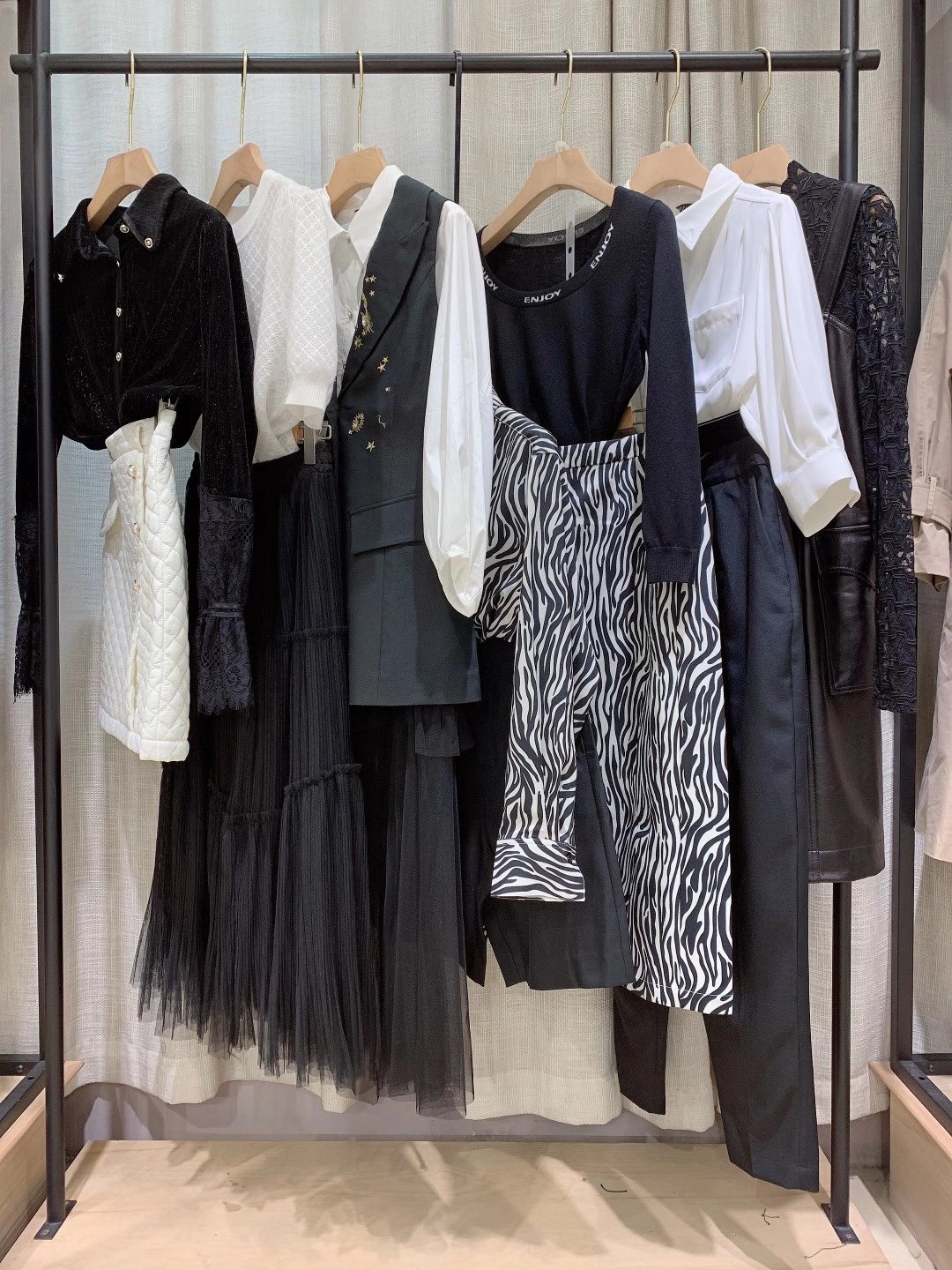 上海一二線品牌尤西子22秋品牌折扣女裝庫存尾貨清倉走份批發(fā)