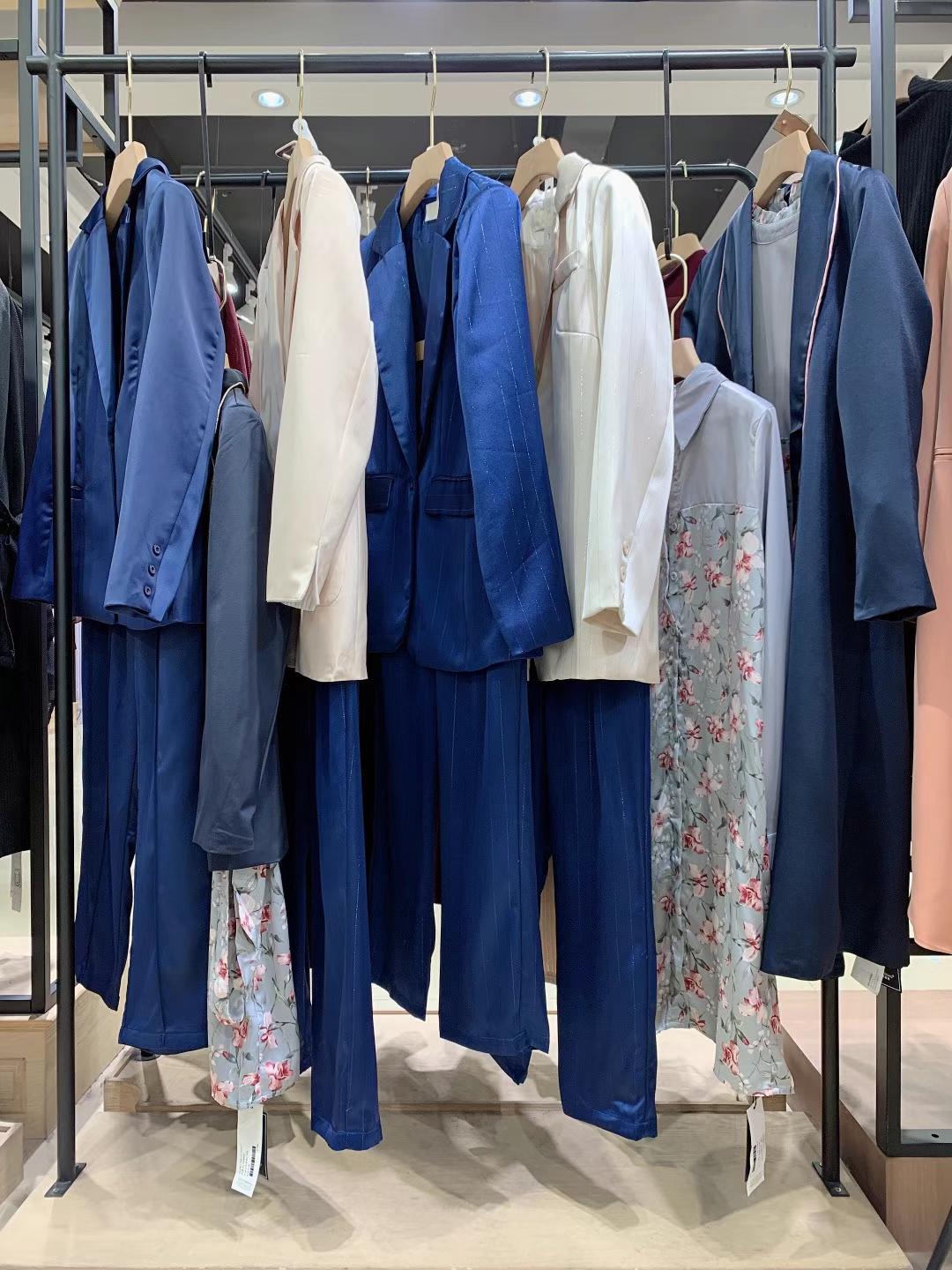 珂萊迪奧2022品牌折扣女裝店尾貨庫存一手貨源清倉供應(yīng)鏈