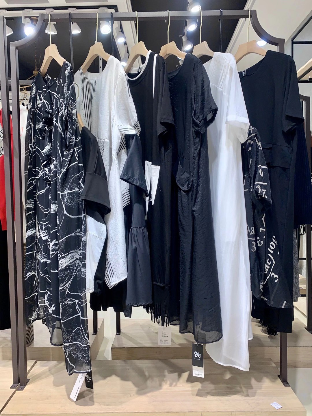 杭州知 名女裝九度2022夏品牌女裝折扣商場撤柜尾貨庫存批發(fā)