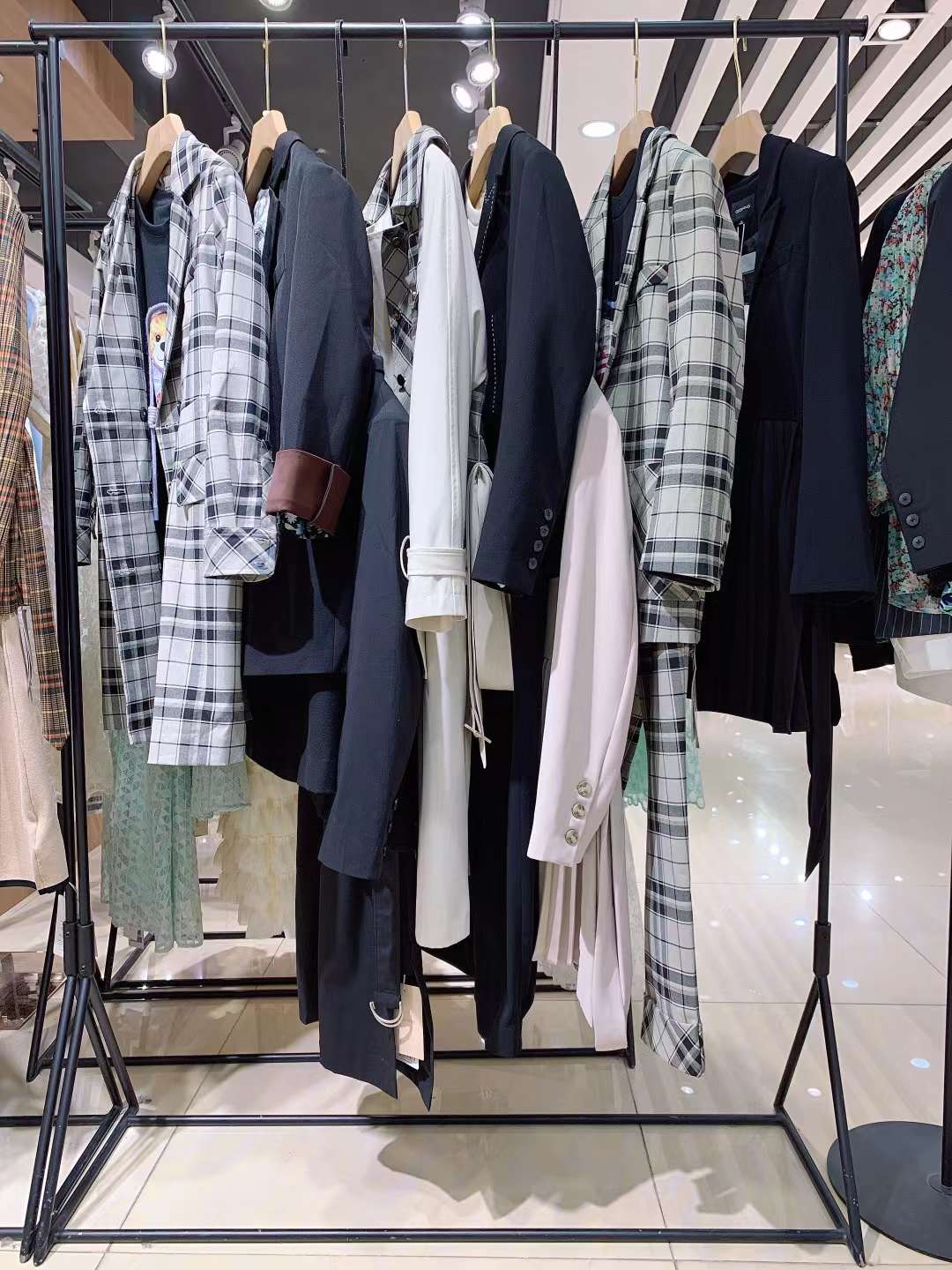 高端 品牌 哥邦2022夏品牌折扣女裝尾貨貨源清倉批發(fā) 正品女裝貨源批發(fā)
