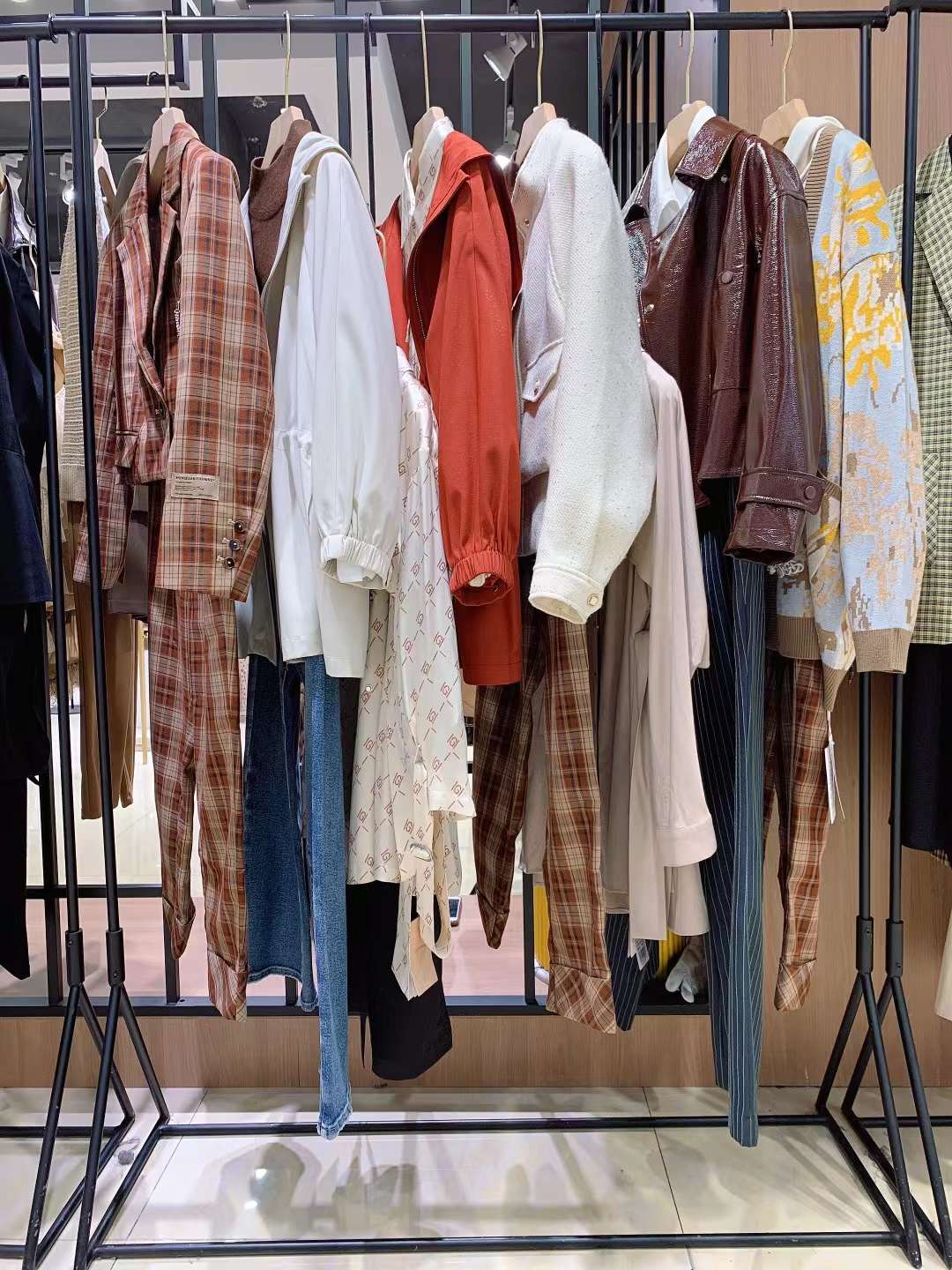 高端 品牌 哥邦2022夏品牌折扣女裝尾貨貨源清倉批發(fā) 正品女裝貨源批發(fā)