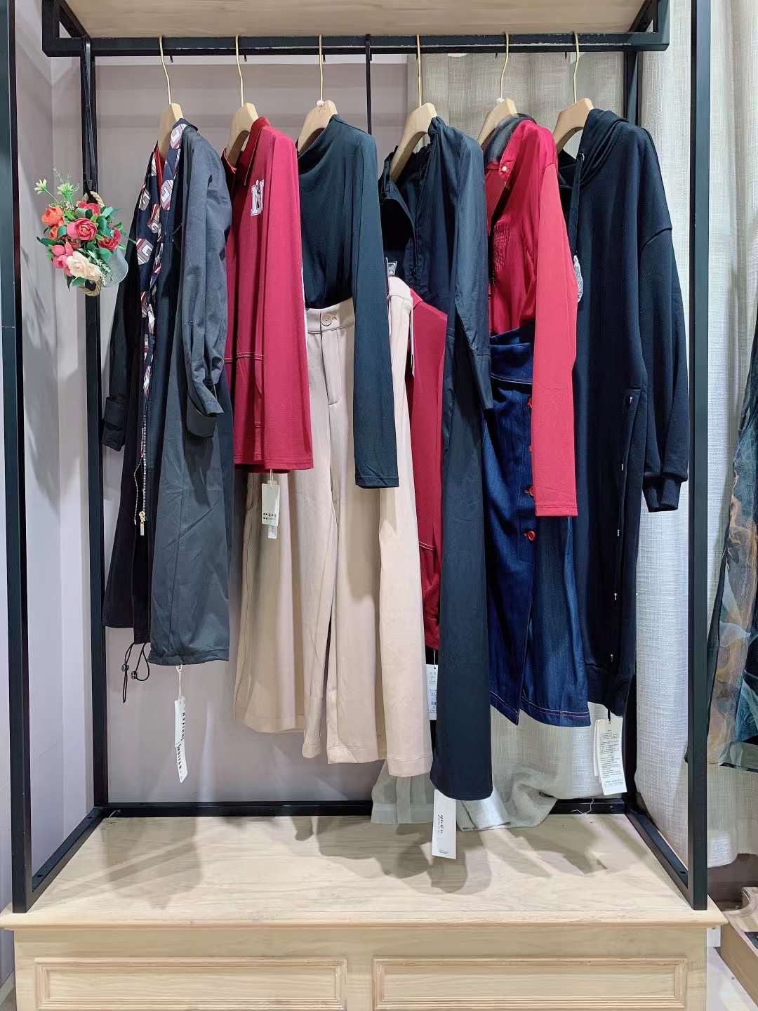 【語悟&水言】22秋原創(chuàng)高 端設計師品牌折扣女裝衣服批發(fā) 女裝實體店直播間一手貨源批發(fā)