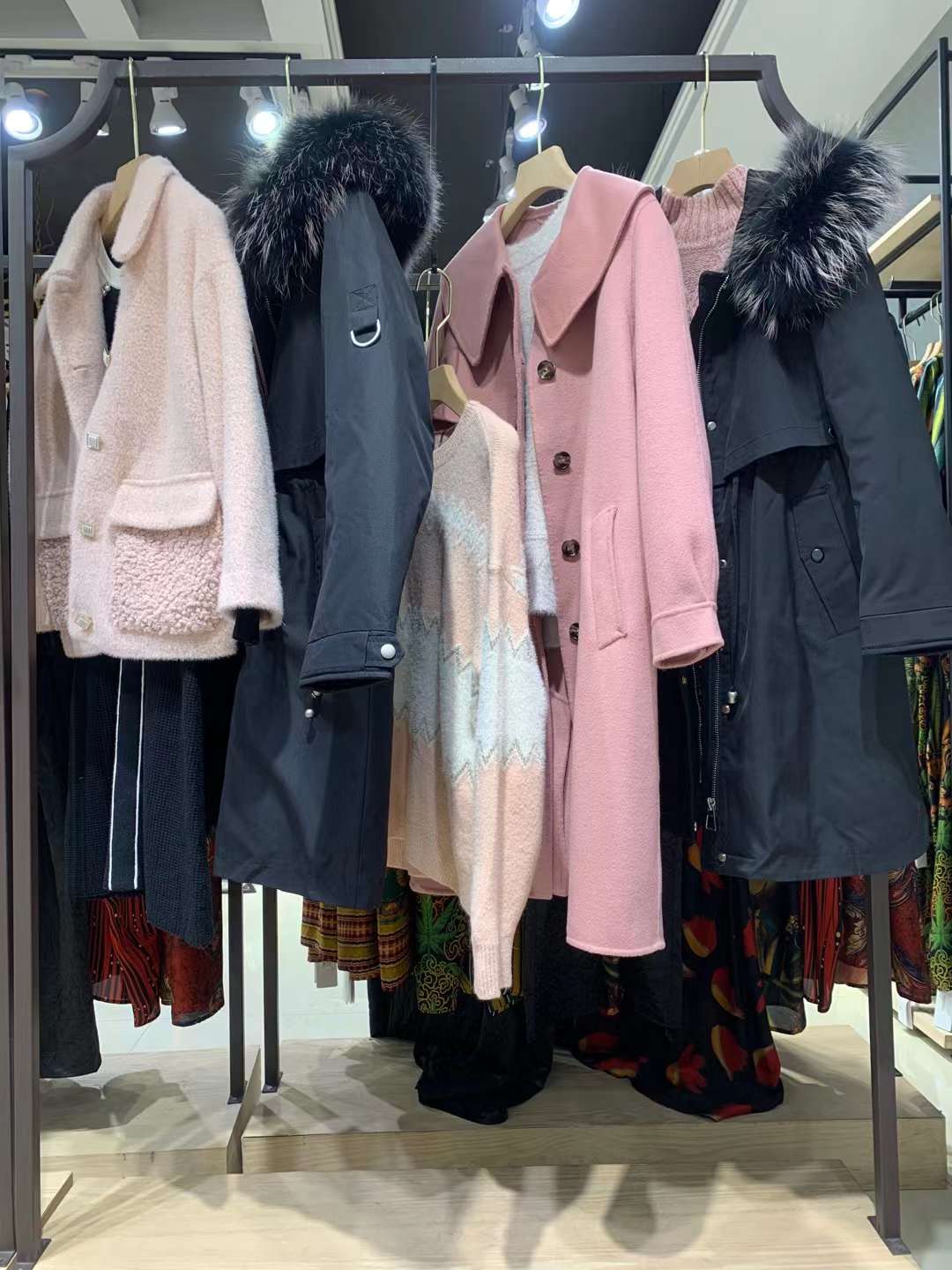 【Betu百圖】22秋時尚女裝折扣貨源批發(fā) 女裝尾貨實(shí)體店直播進(jìn)貨一手貨源