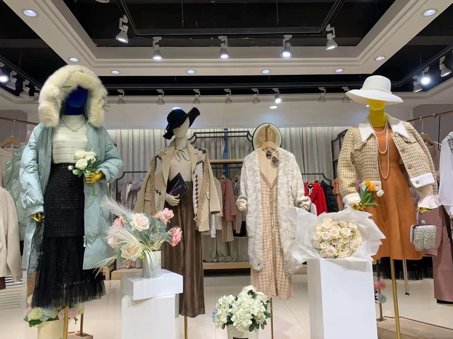 【Betu百圖】22秋時尚女裝折扣貨源批發(fā) 女裝尾貨實(shí)體店直播進(jìn)貨一手貨源