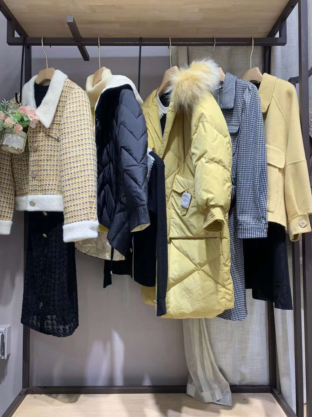 【Betu百圖】22秋時尚女裝折扣貨源批發(fā) 女裝尾貨實(shí)體店直播進(jìn)貨一手貨源