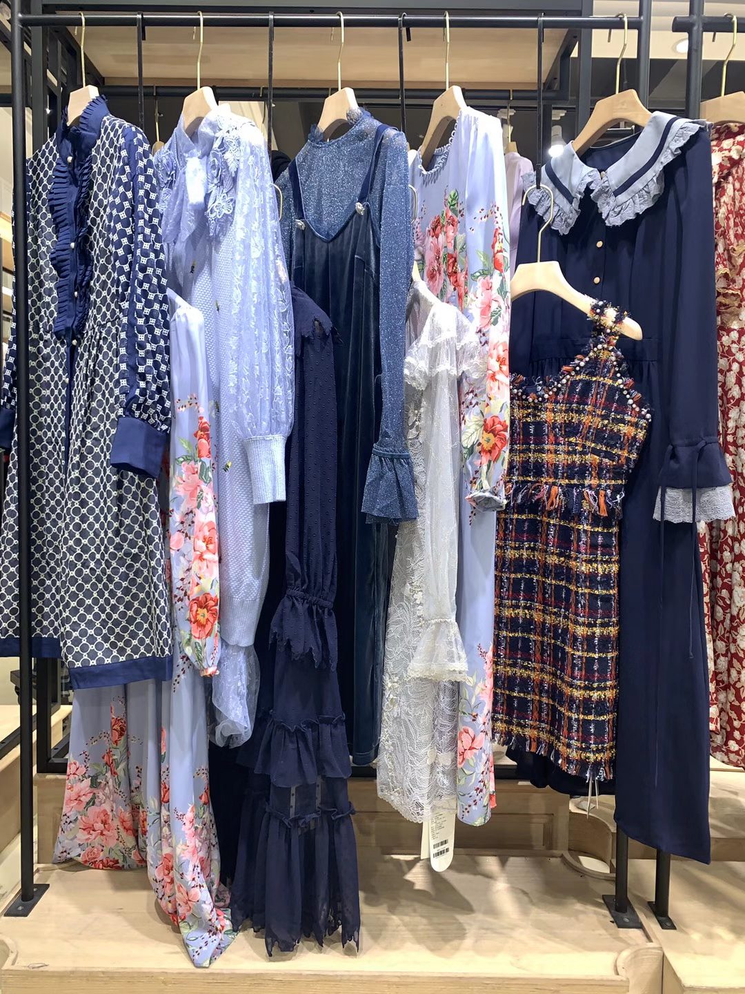 當(dāng)季新款女裝杰茜卡的秘密 2022品牌折扣女裝尾貨批發(fā)供應(yīng)商