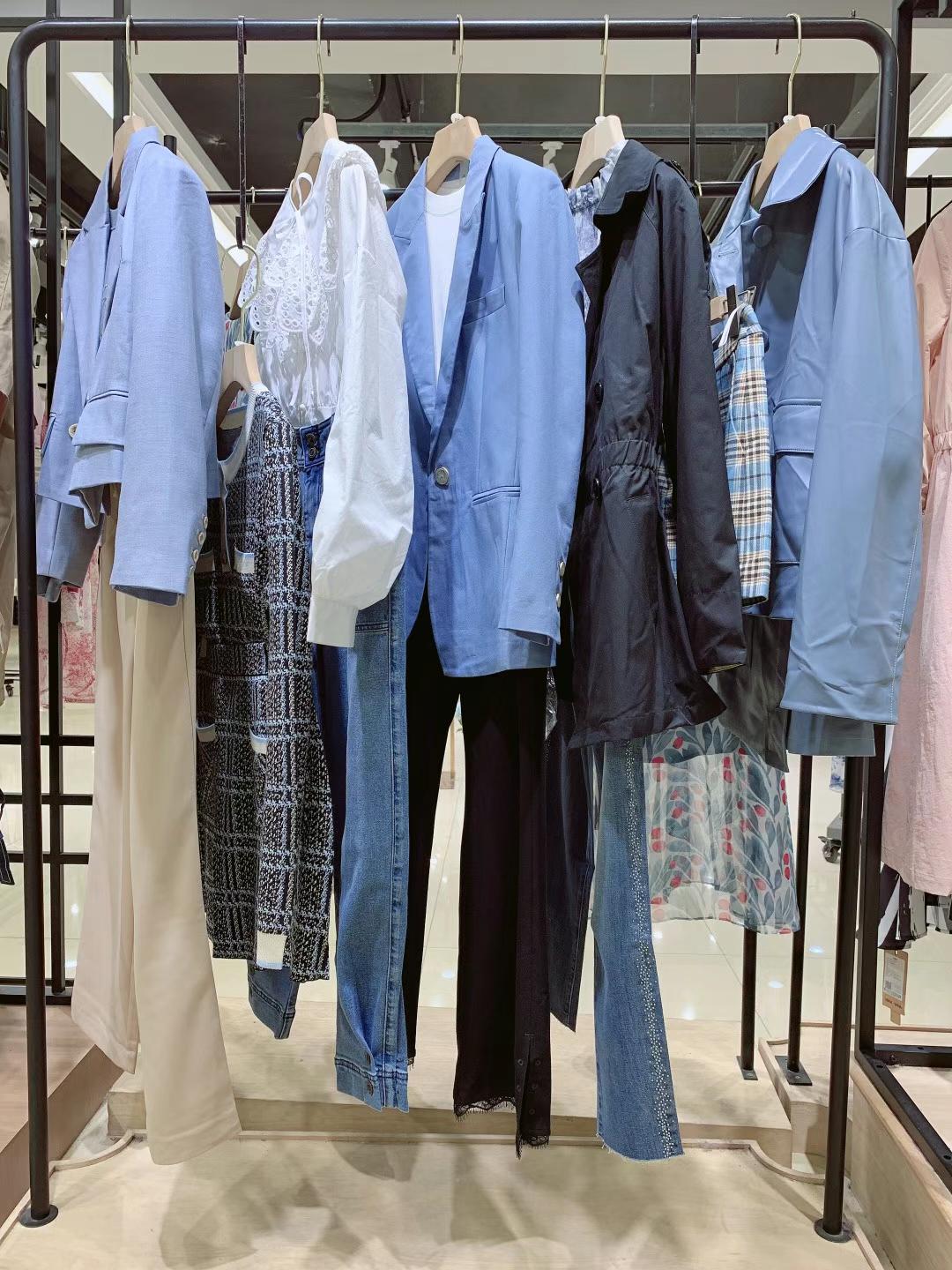 知 名品牌女裝 蔓諾蒂 2022剪標(biāo)撤柜高端 品牌折扣女裝廠(chǎng)家一手貨源