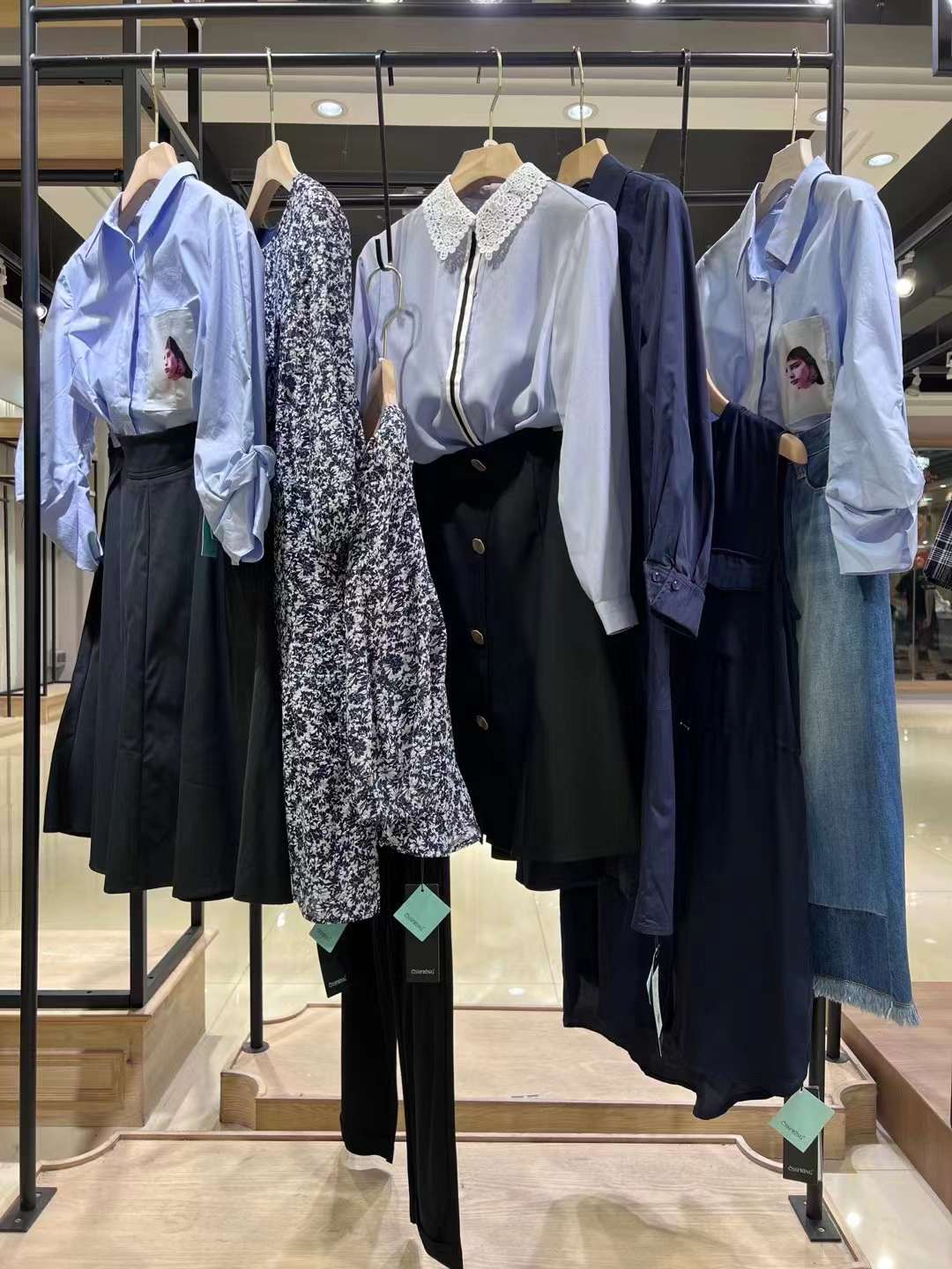 直播實體流量品牌村上春2022秋專柜新撤柜直播品牌折扣女裝庫存批發(fā)