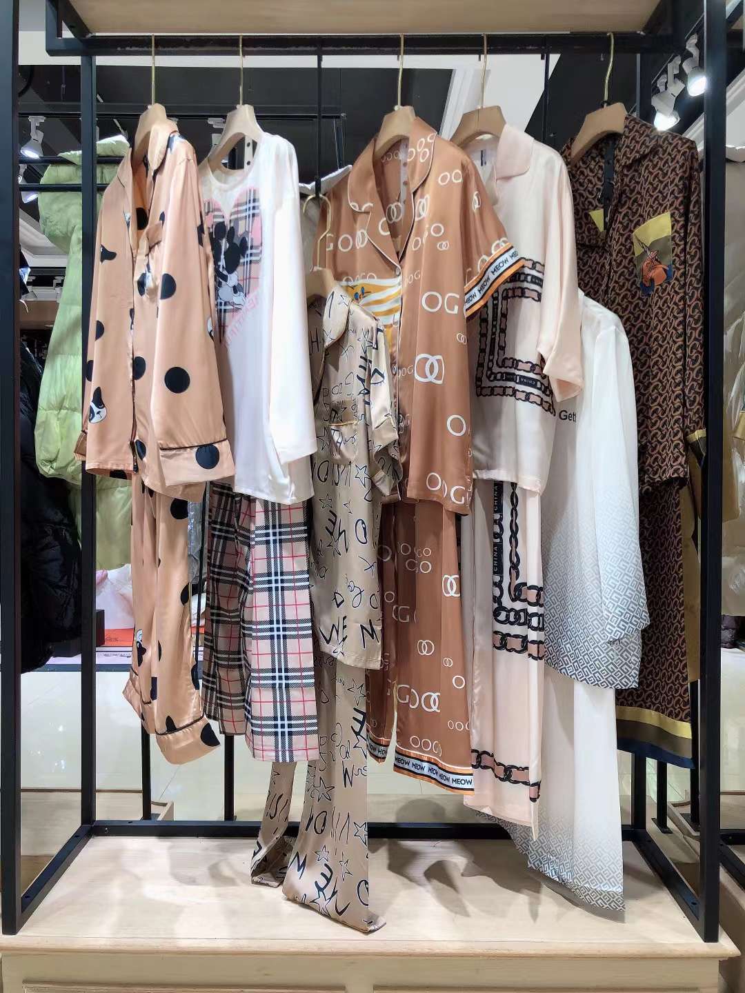 【羅秀佧家居服】22秋專柜撤柜女裝折扣進(jìn)貨價(jià)格 品牌折扣女裝衣服批發(fā)