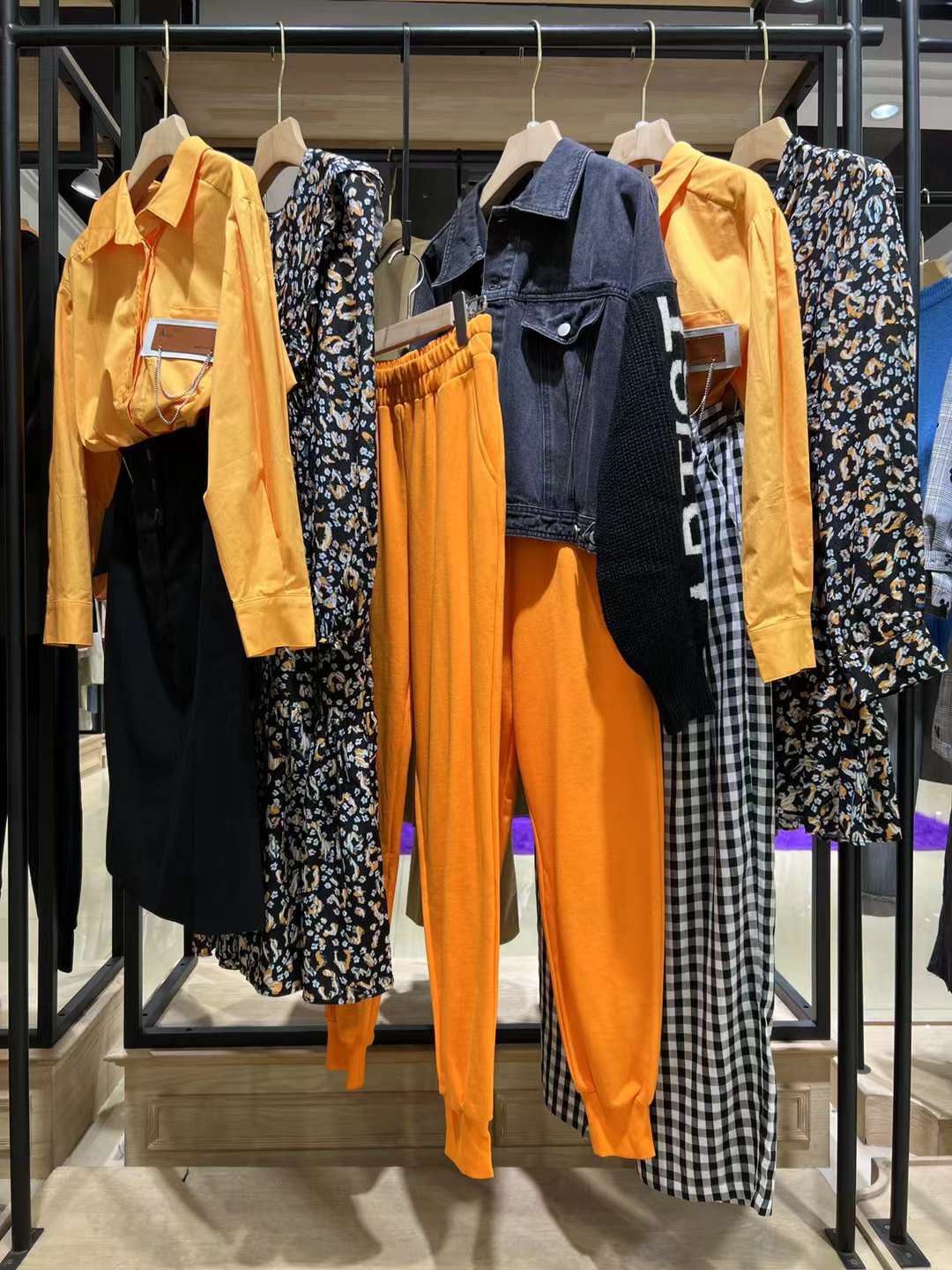 品牌撤柜女裝 寶貝瑪麗2022直播女裝貨源尾貨批發(fā)市場(chǎng)在哪里有？