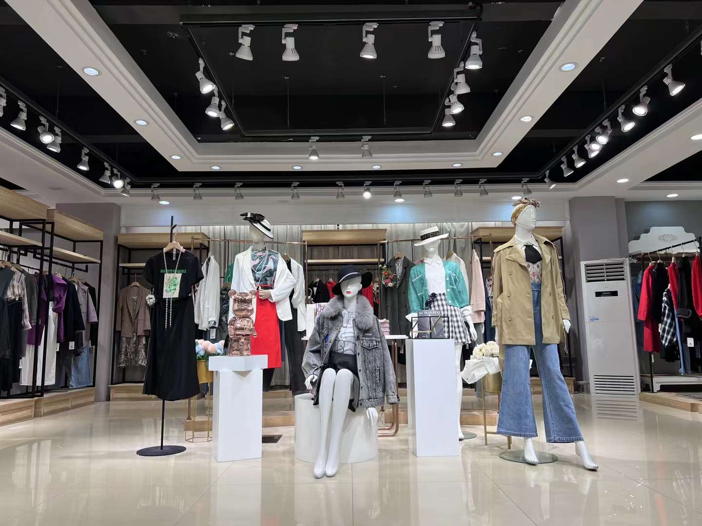 品牌撤柜女裝 締梵茜2022春直播女裝尾貨廠家貨源哪里有？