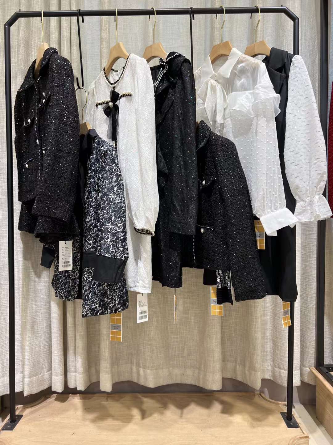 深圳名媛高定輕奢小香風(fēng)系列芭恩娜22秋精 品女裝尾貨批發(fā)