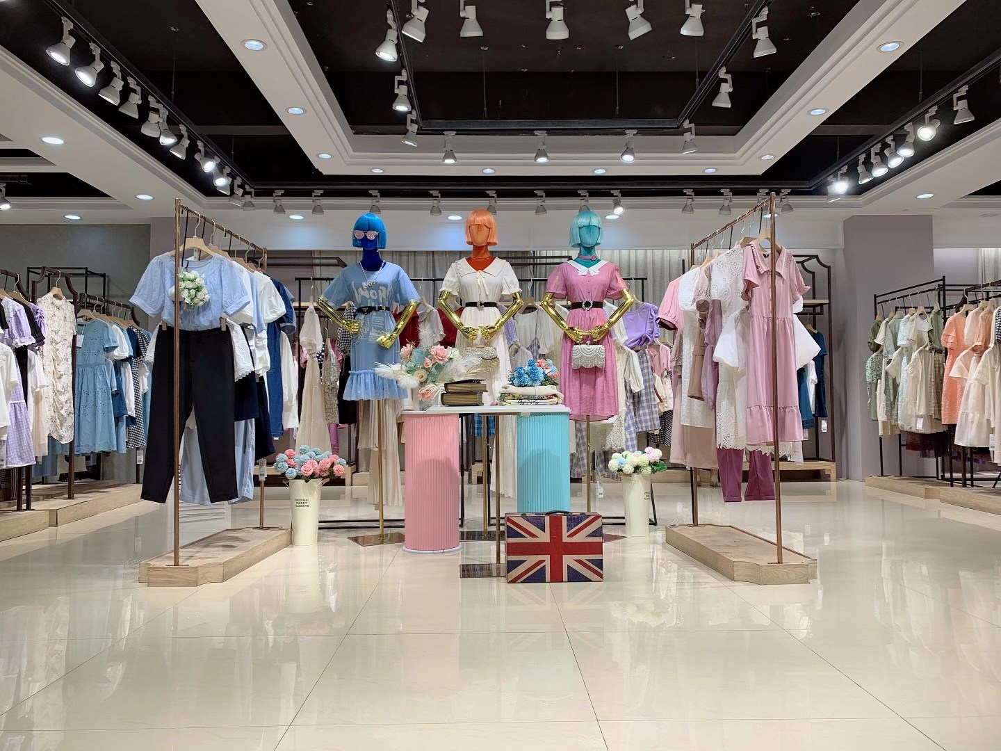 撤柜女裝品牌 絲柯2022夏折扣女裝尾貨公司的品牌是不是專柜回來的？