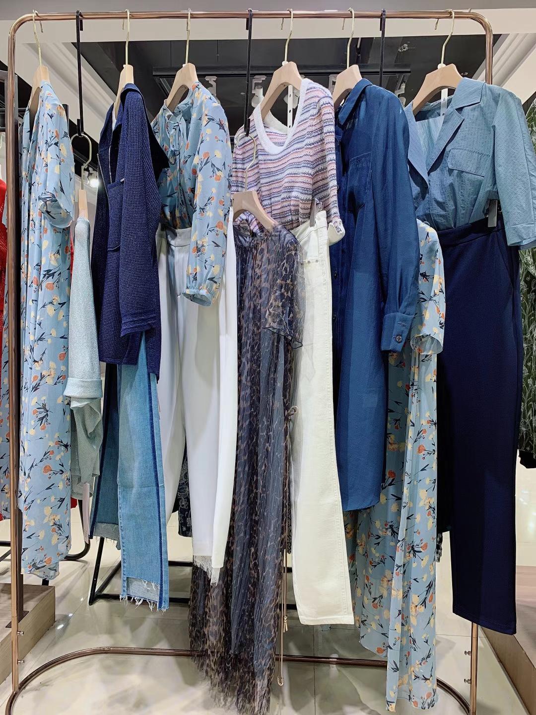 專柜下架女裝 華人杰2022品牌折扣女裝庫存清倉淘寶直播怎么找貨源