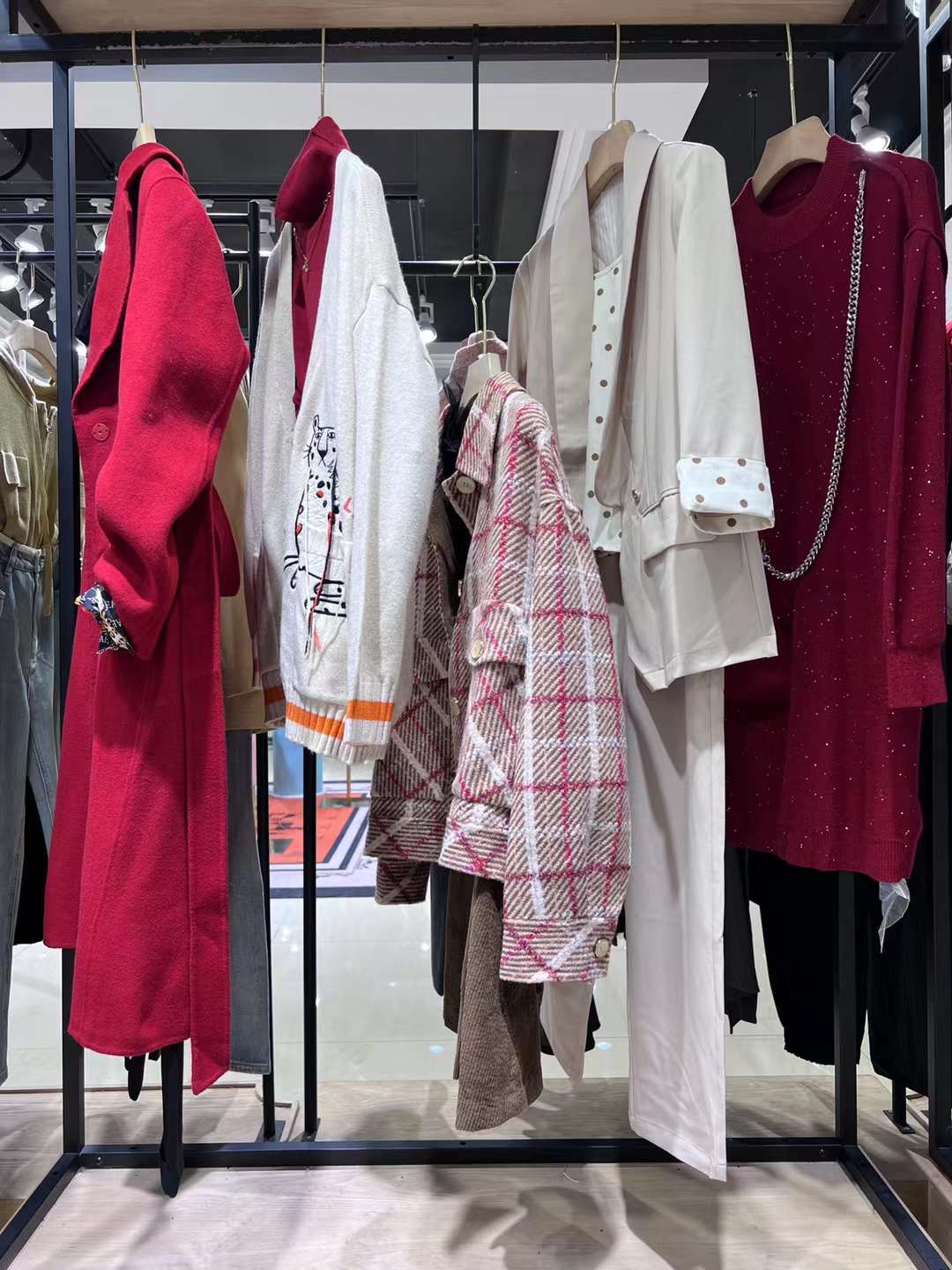 A.E.NICE艾爾麗斯22秋女裝尾貨庫(kù)存走份批發(fā) 品牌折扣店女裝直播貨源供應(yīng)鏈