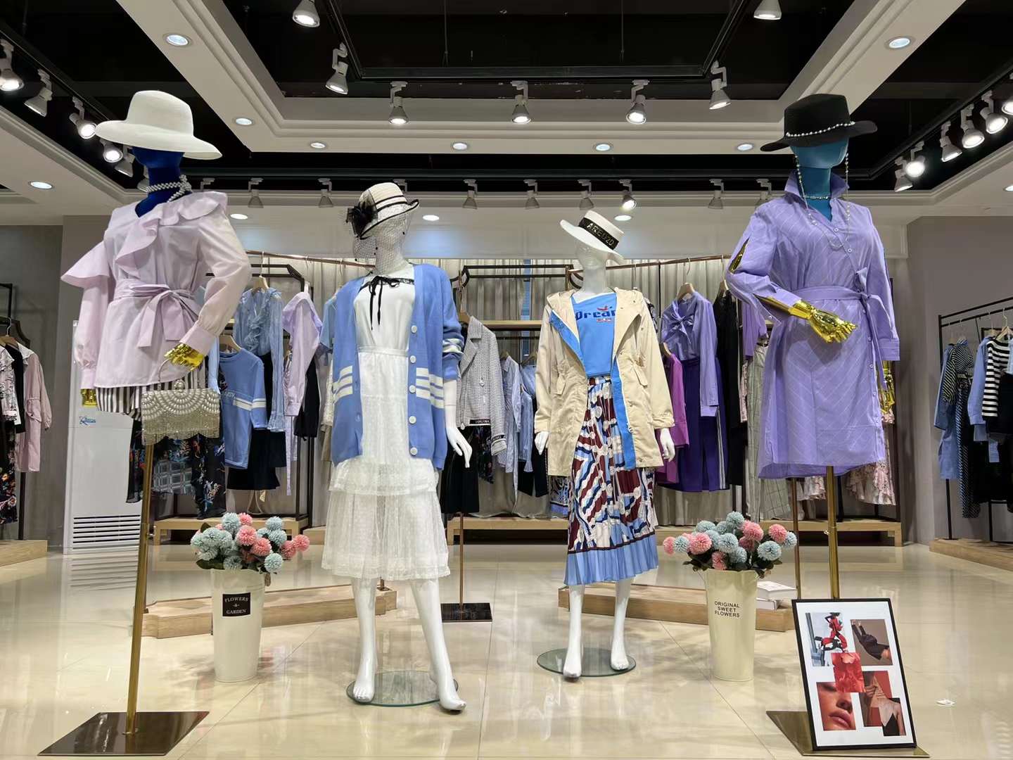 撤柜折扣女裝 艾托奧22秋直播女裝貨源尾貨批發(fā)市場在哪里有？