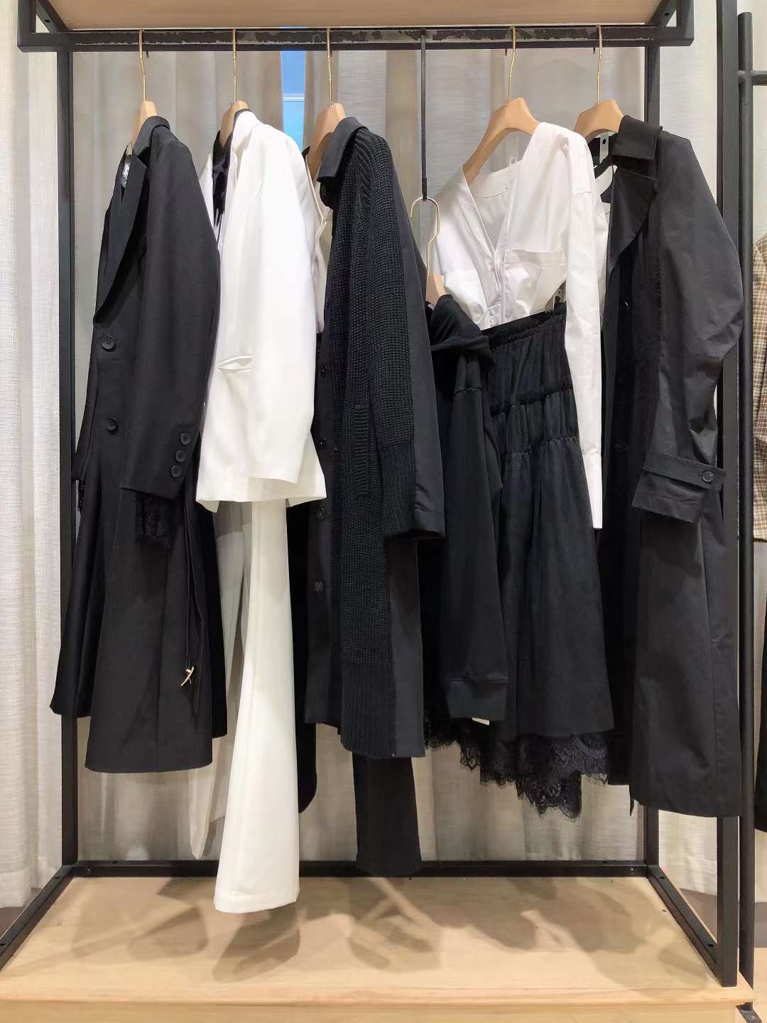 撤柜折扣女裝 米梵·張莉22秋杭州品牌女裝服裝直播間批發(fā)基地